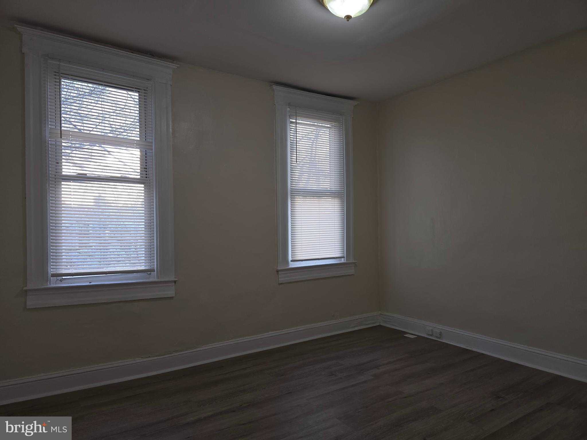 1711 Homestead St photo 10