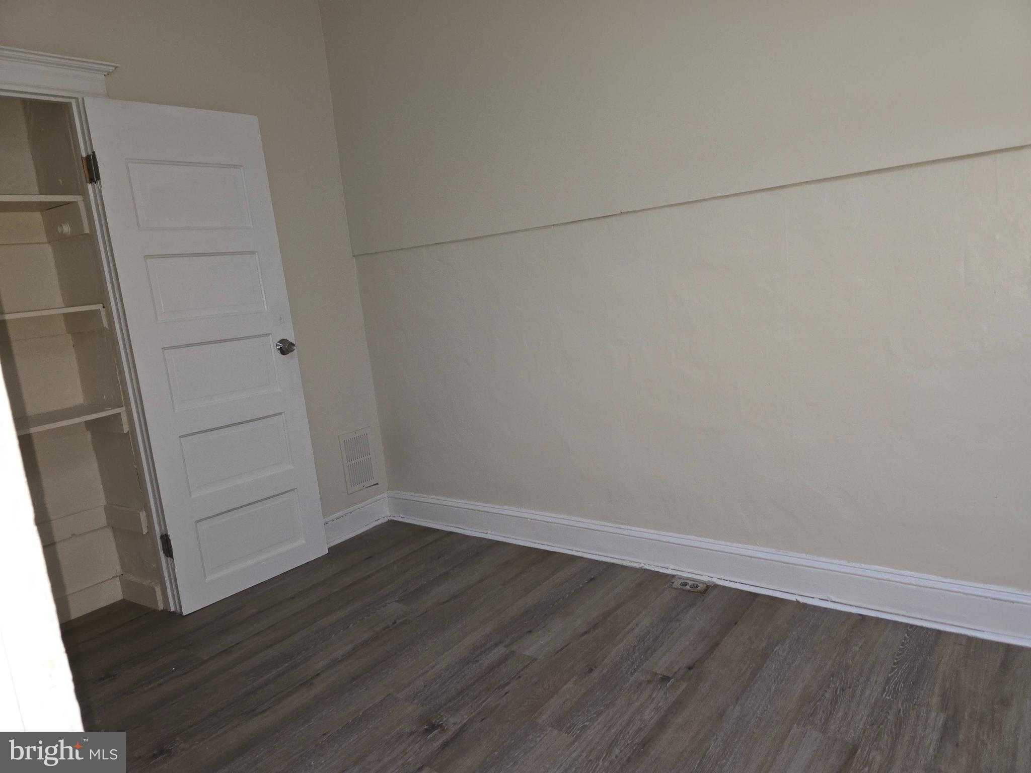 1711 Homestead St photo 12