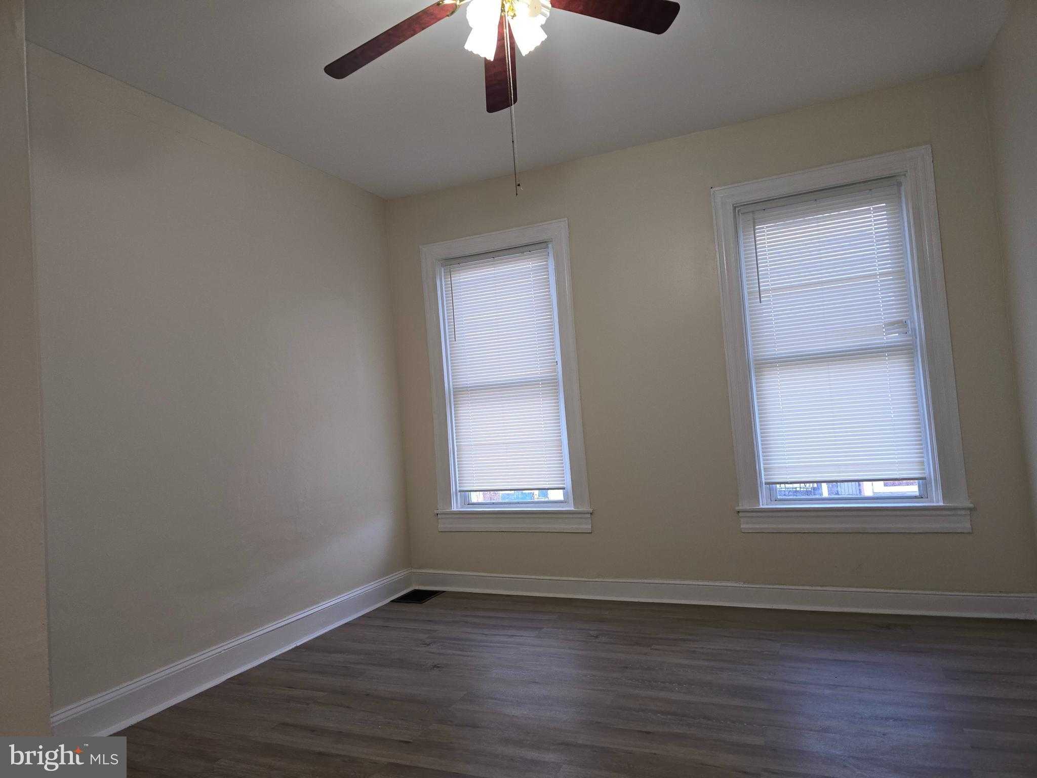 1711 Homestead St photo 17