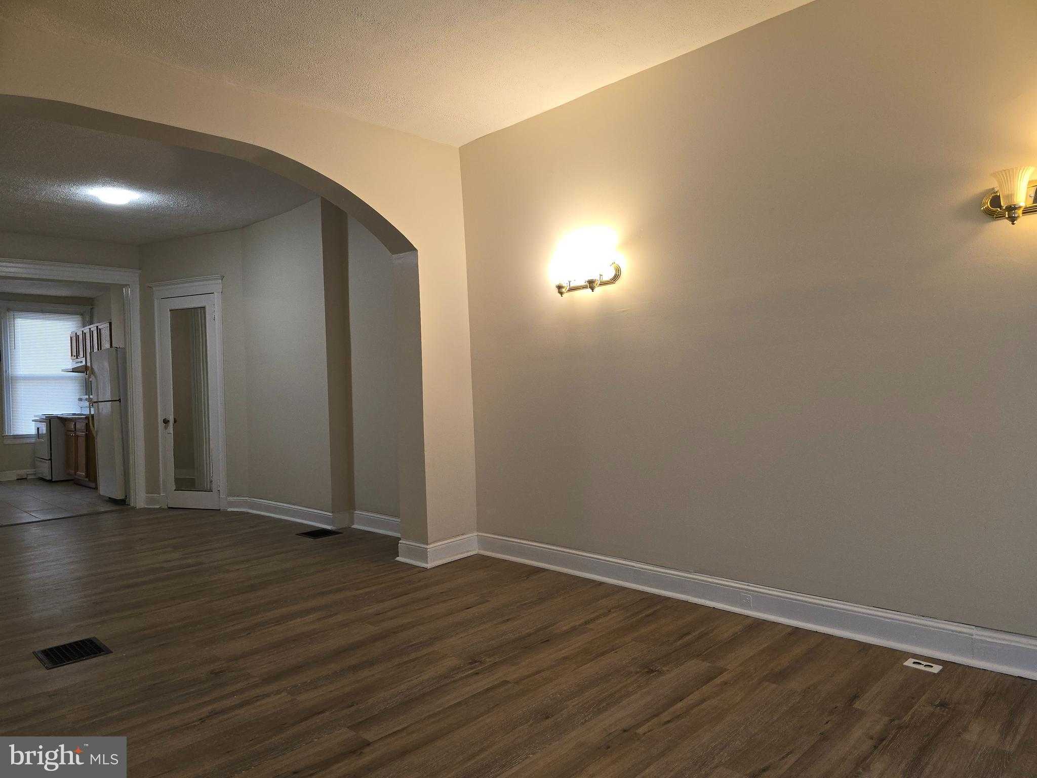 1711 Homestead St photo 2