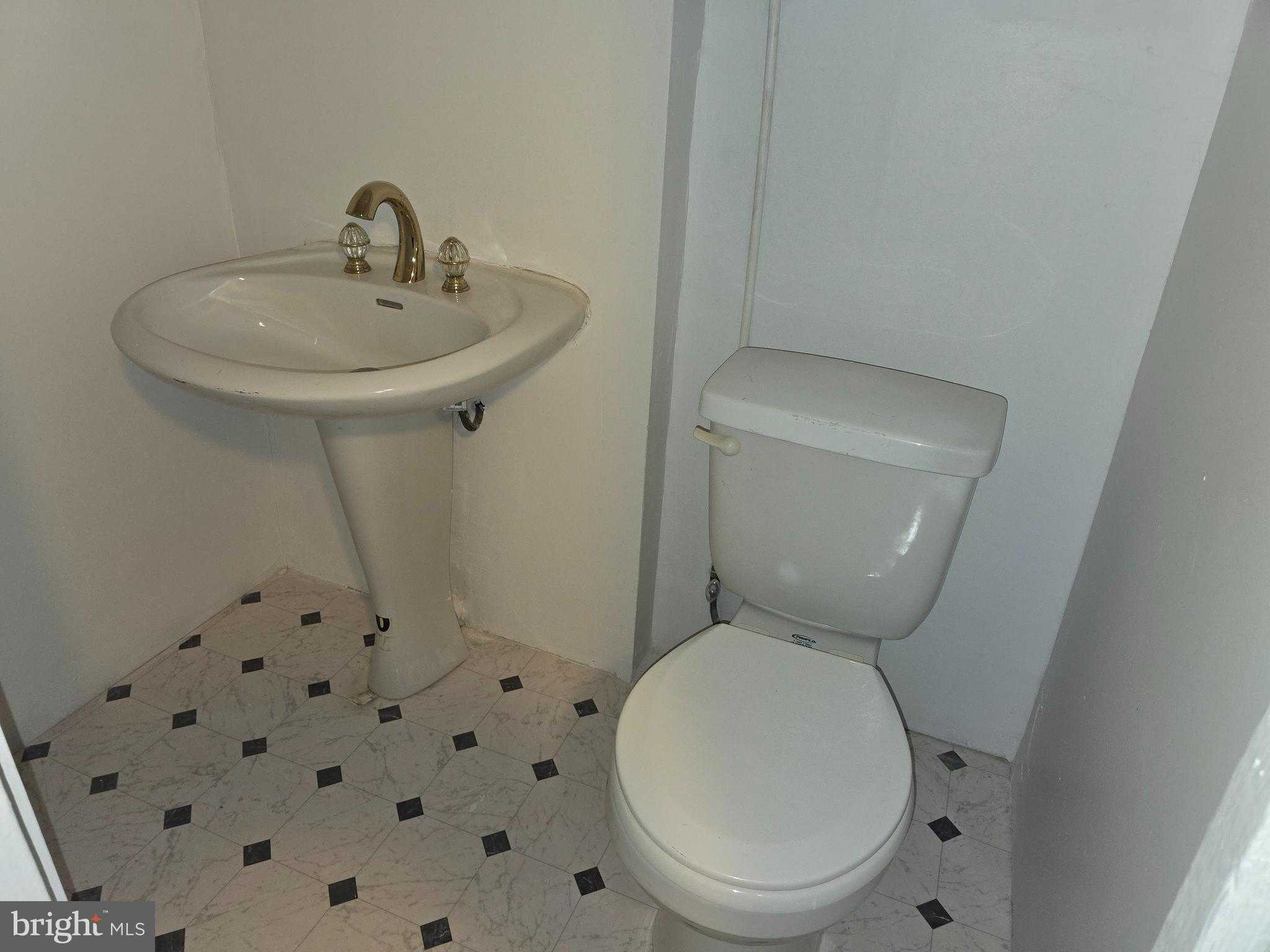 1711 Homestead St photo 21