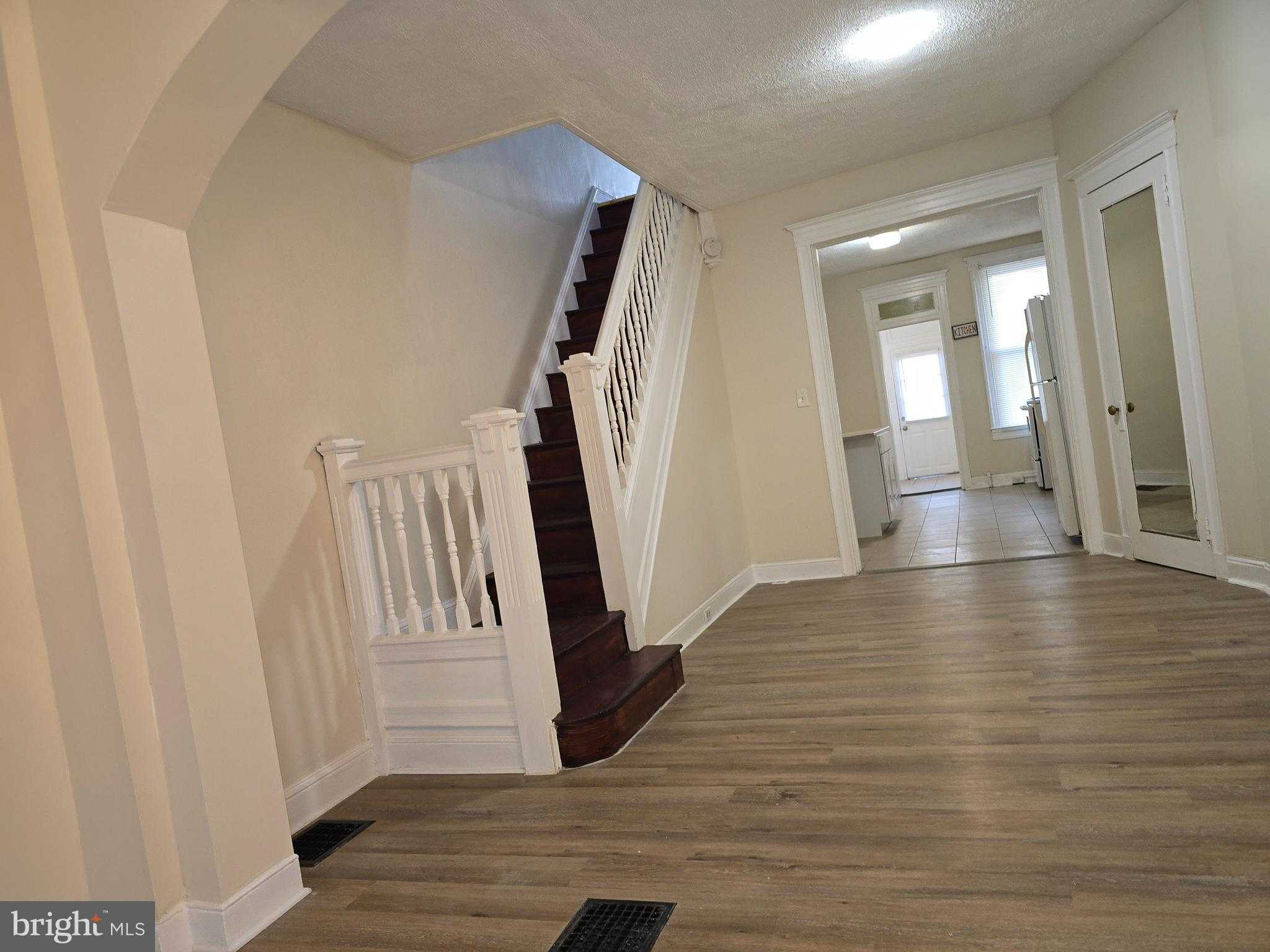 1711 Homestead St photo 3