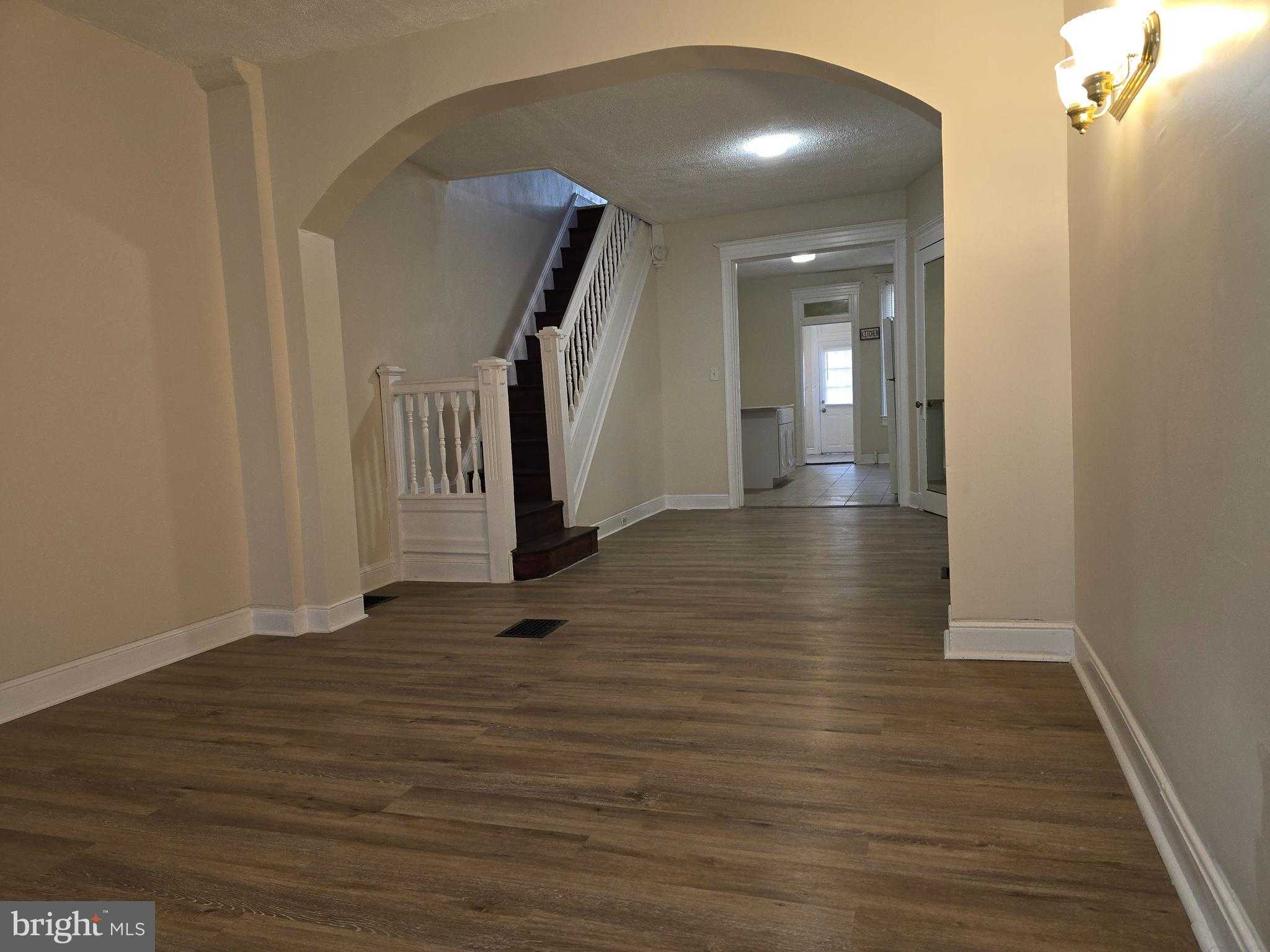 1711 Homestead St photo 4