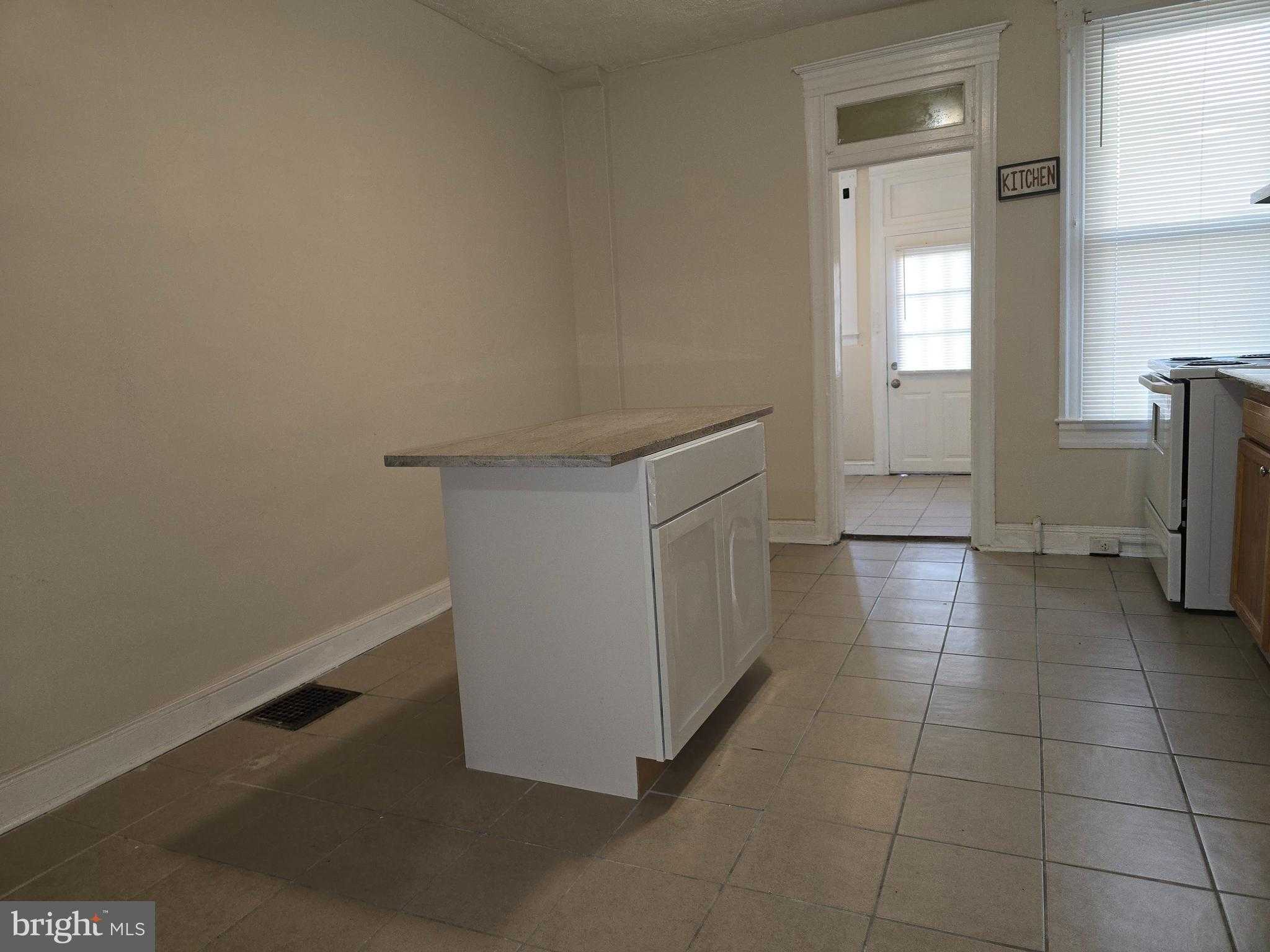 1711 Homestead St photo 6