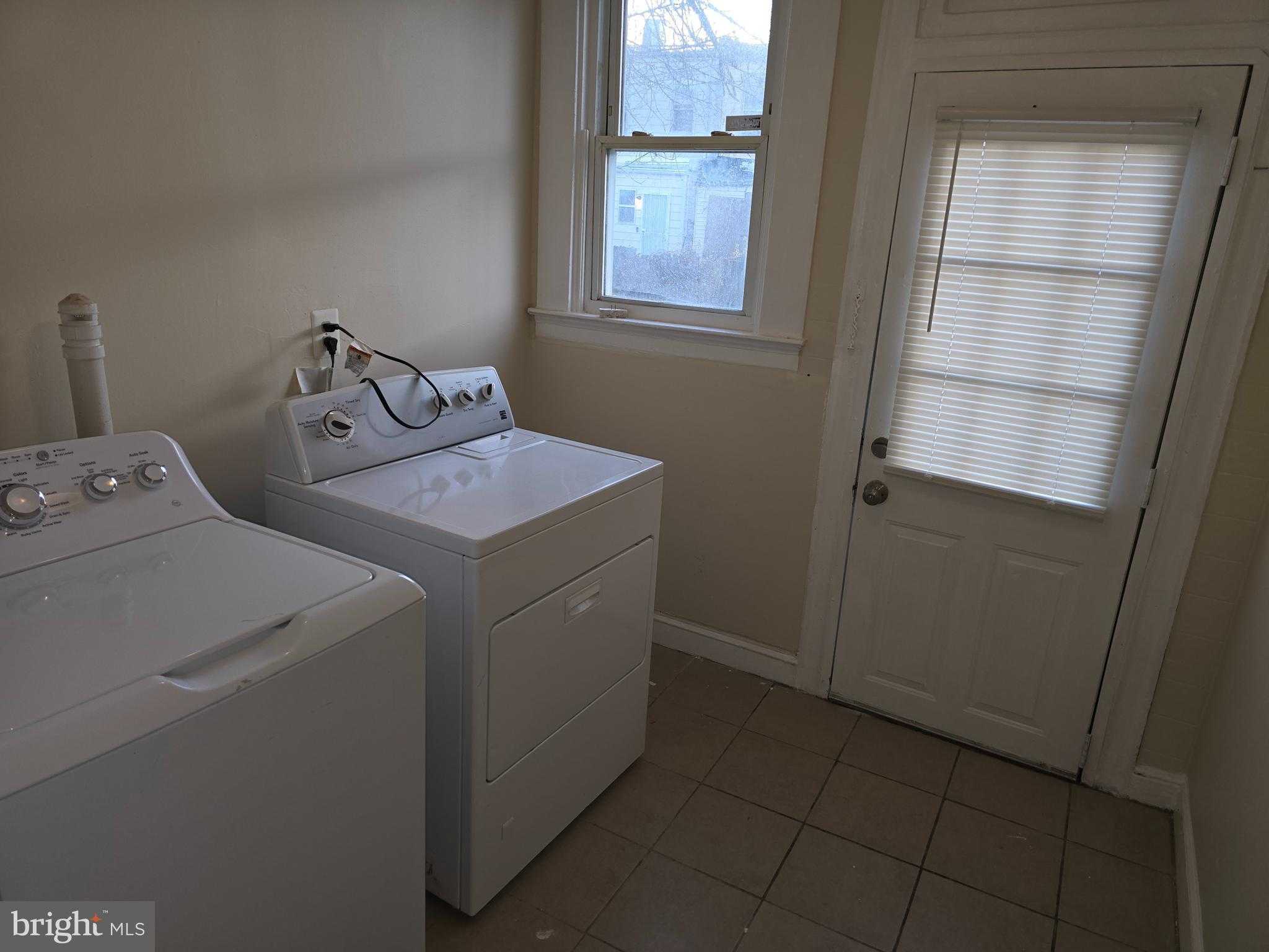 1711 Homestead St photo 8