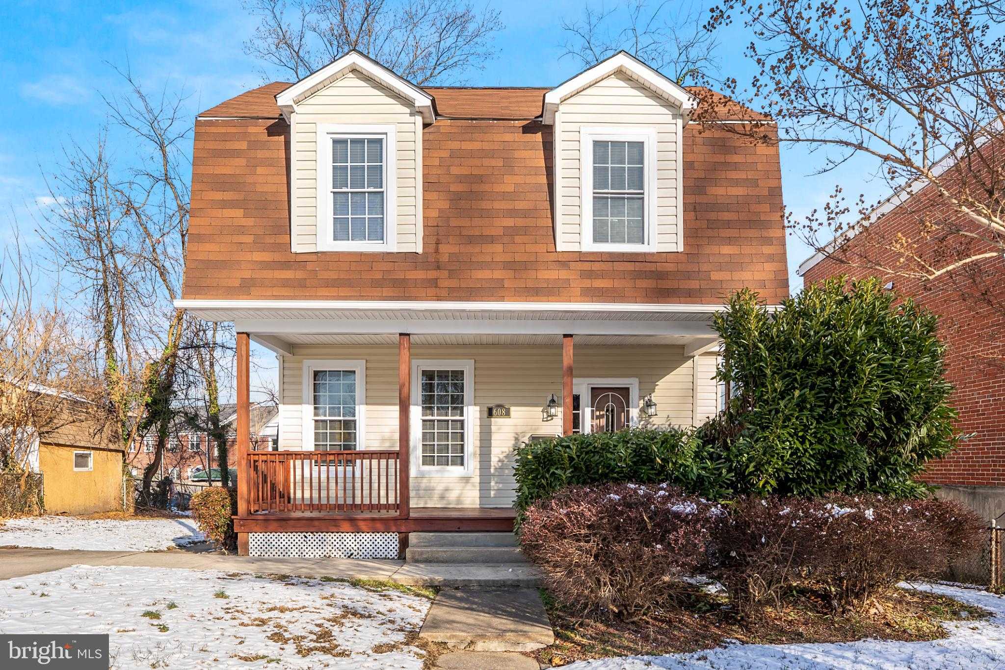 608 Harwood Ave photo 2