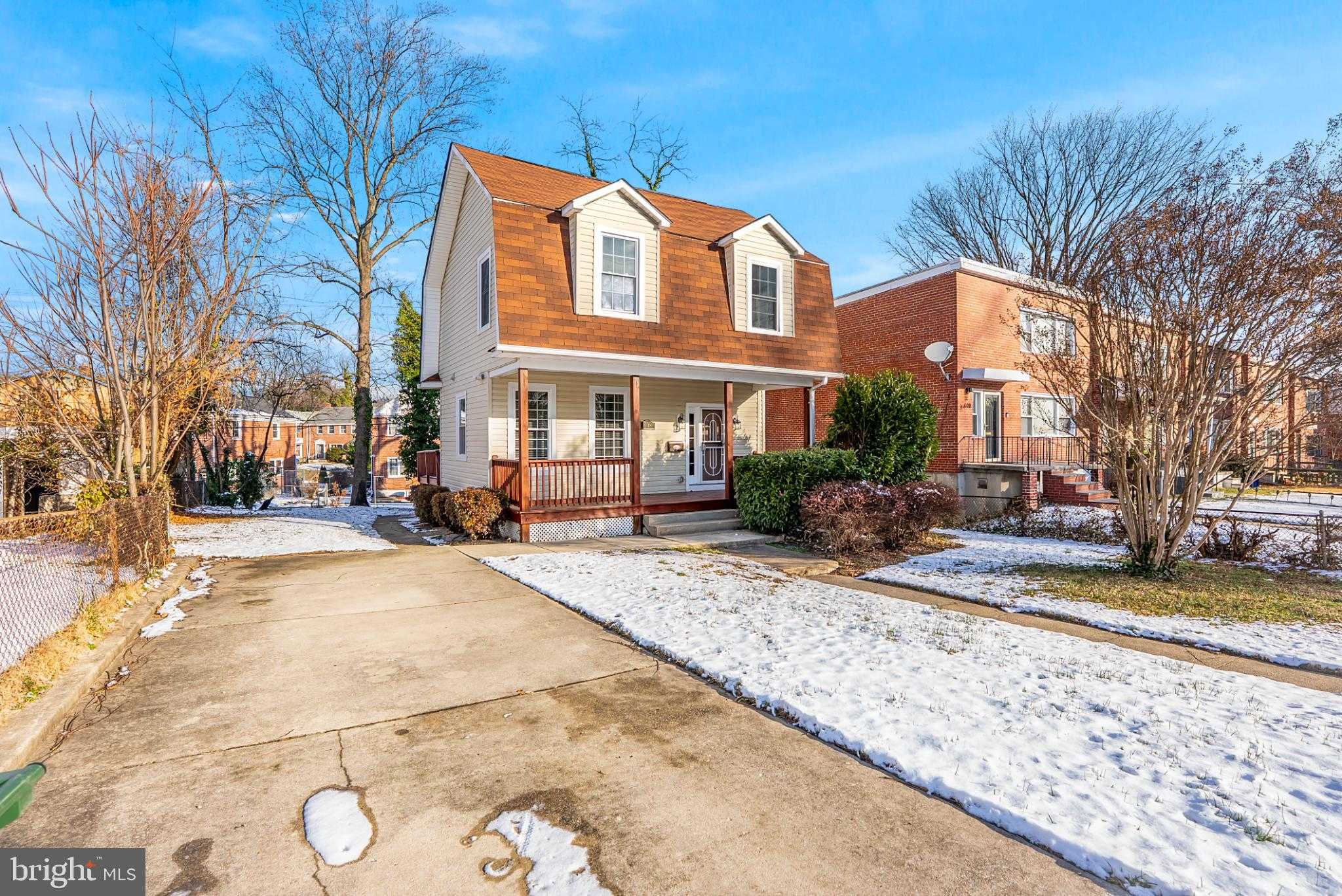 608 Harwood Ave photo 3