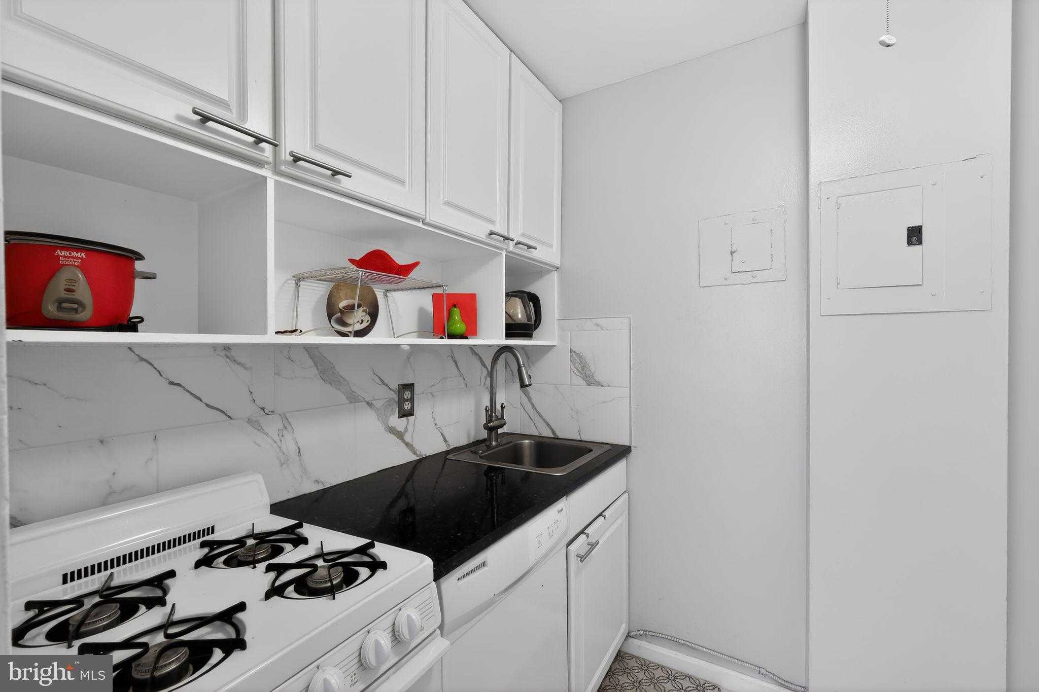 1121 Arlington Blvd Apt 706 photo 18