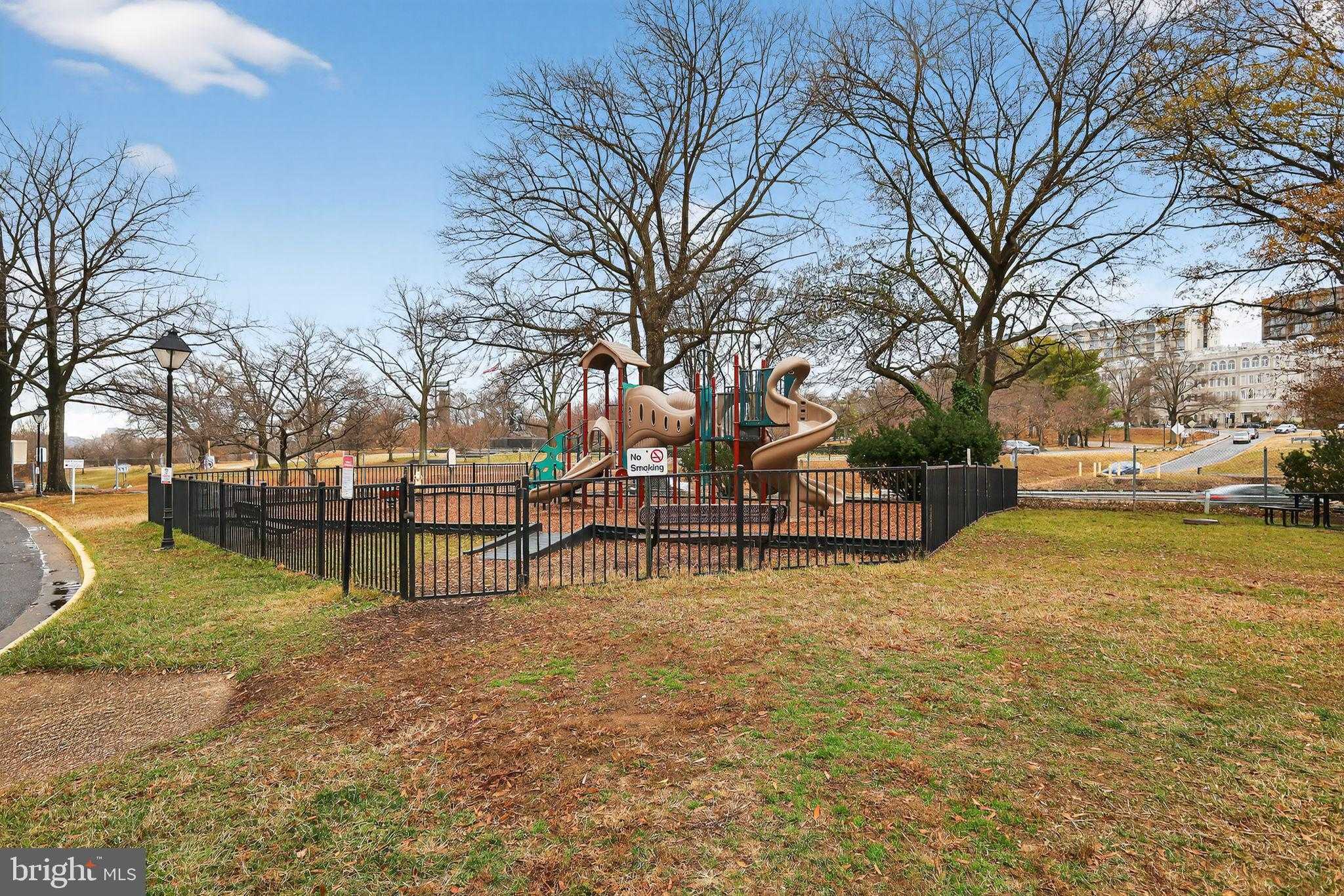 1121 Arlington Blvd Apt 706 photo 32