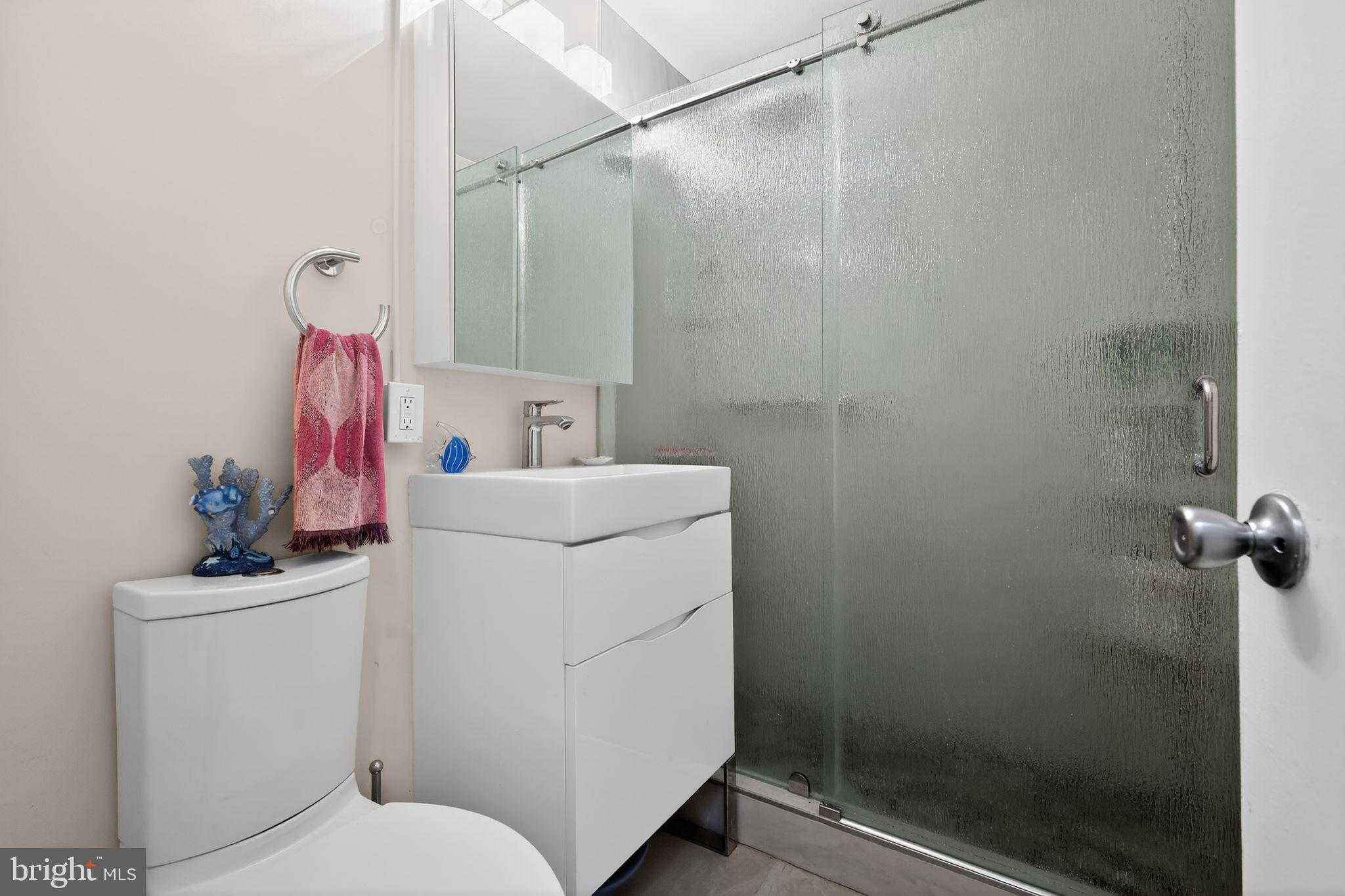 1121 Arlington Blvd Apt 706 photo 5