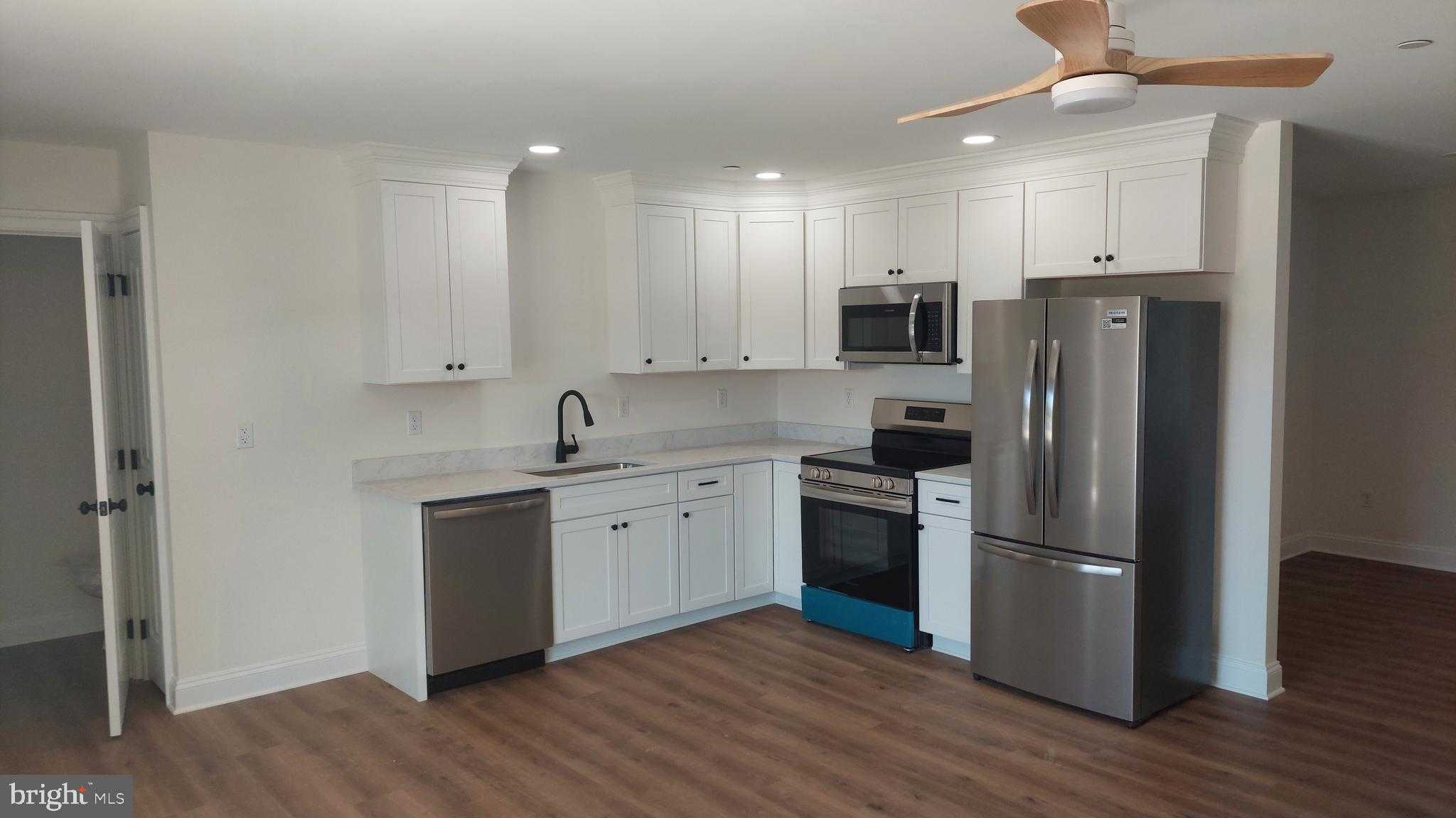 MICHAELS WAY #2B photo 3