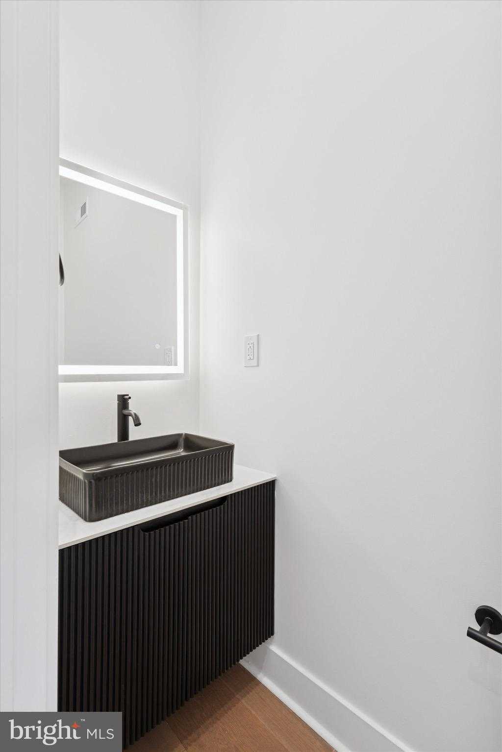 530 E Brinton St photo 24