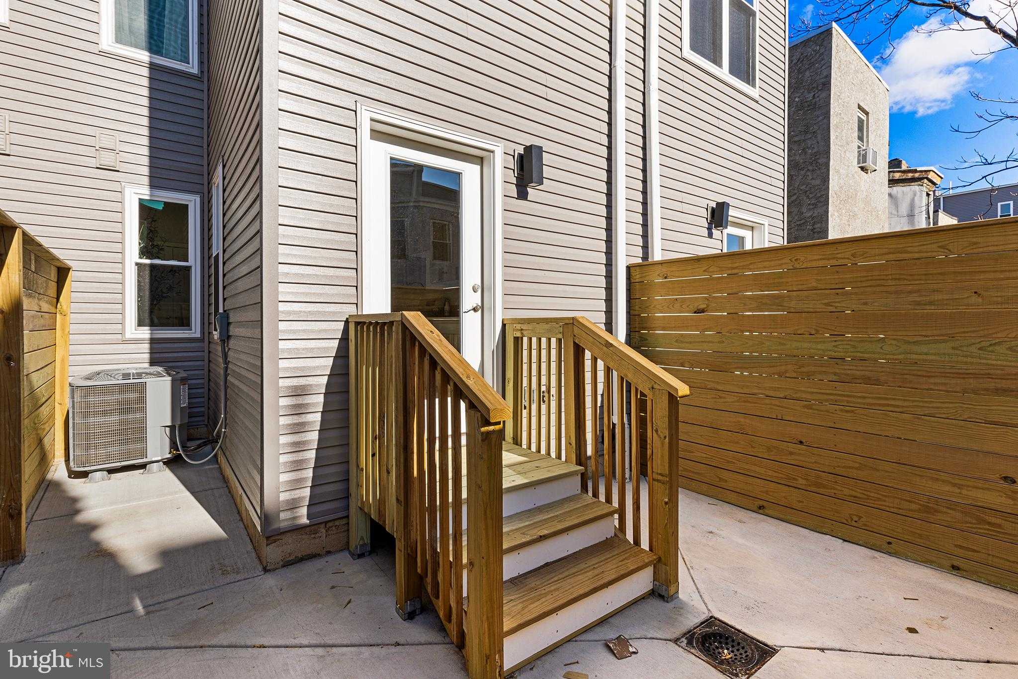 2340 W Seybert St photo 21