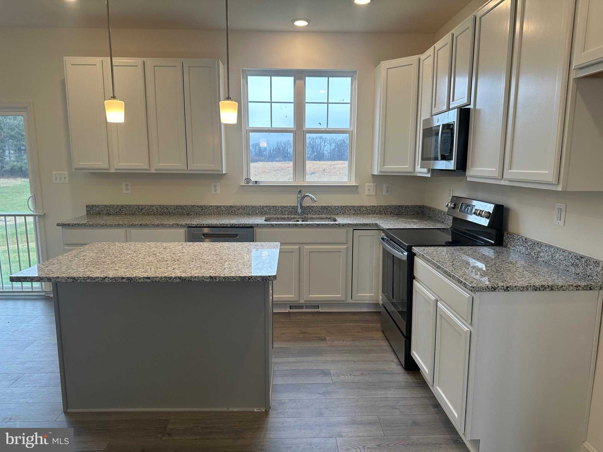 9 Bentley CT photo 17