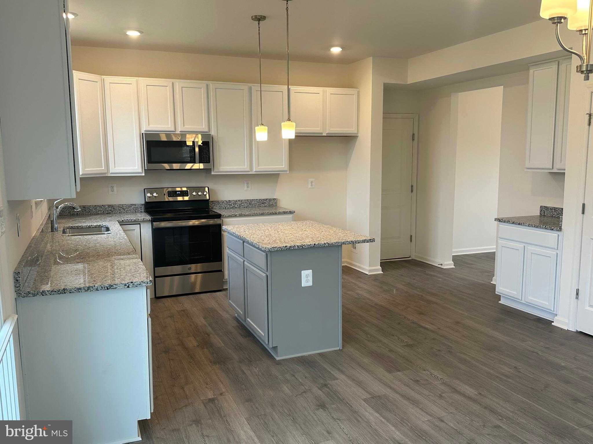 9 Bentley CT photo 27