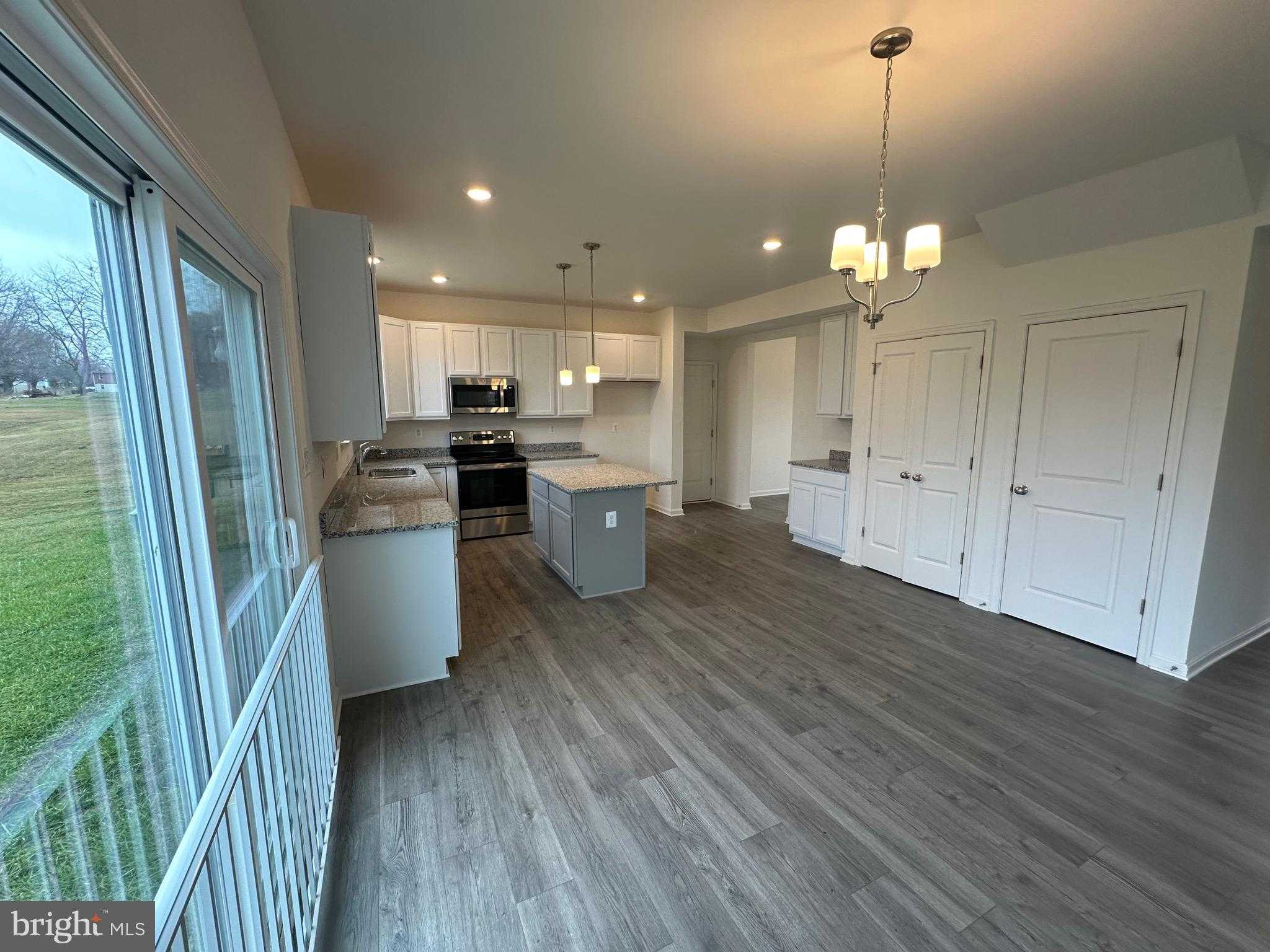 9 Bentley CT photo 28