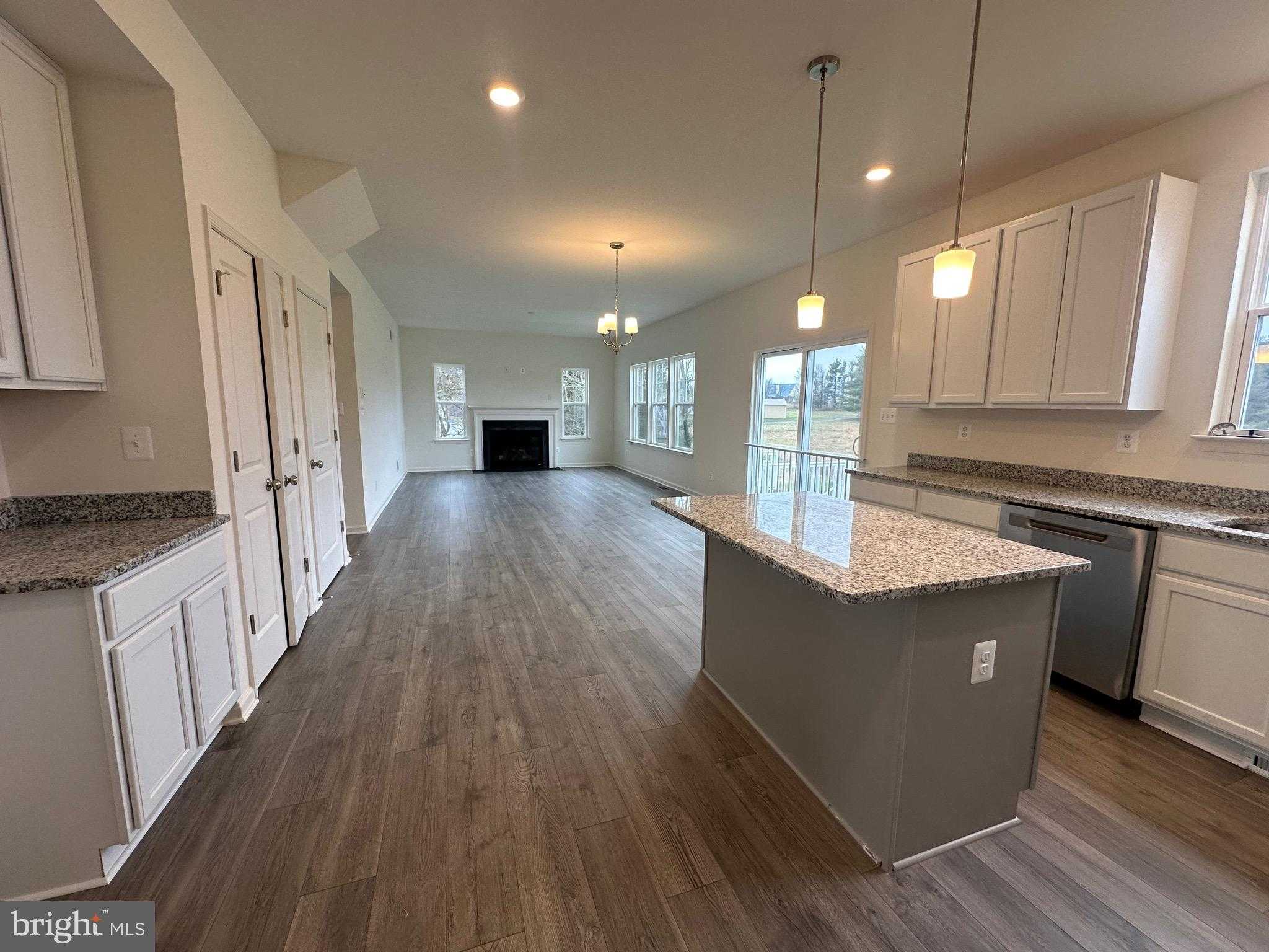 9 Bentley CT photo 31