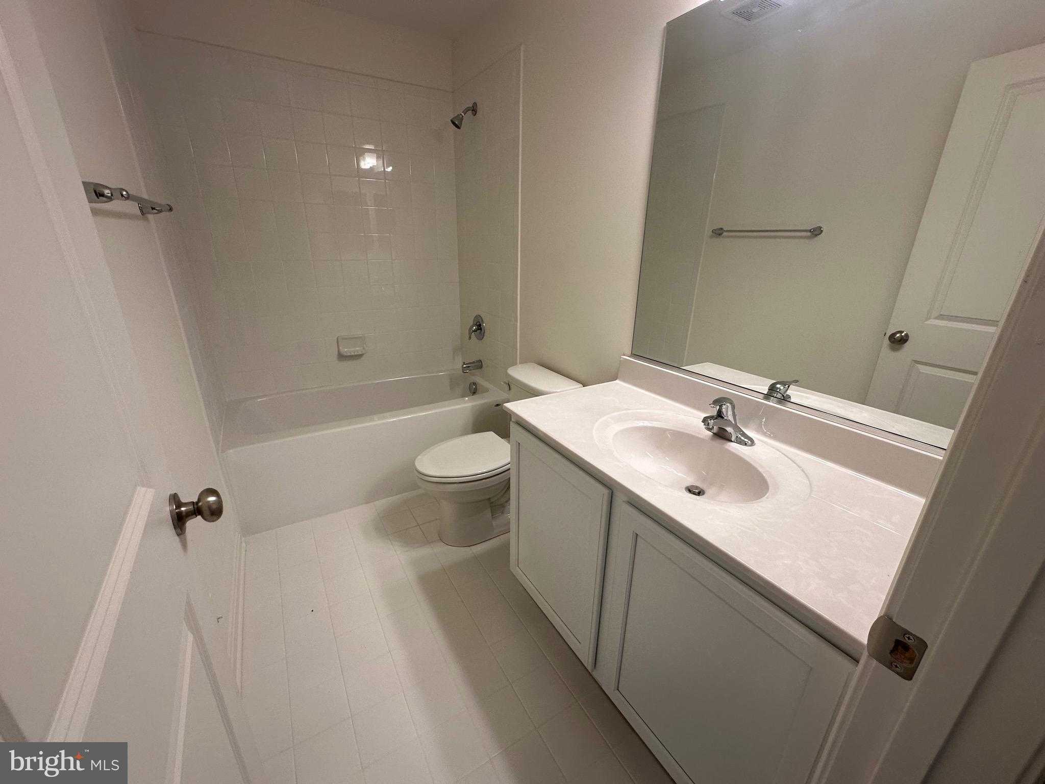 9 Bentley CT photo 36