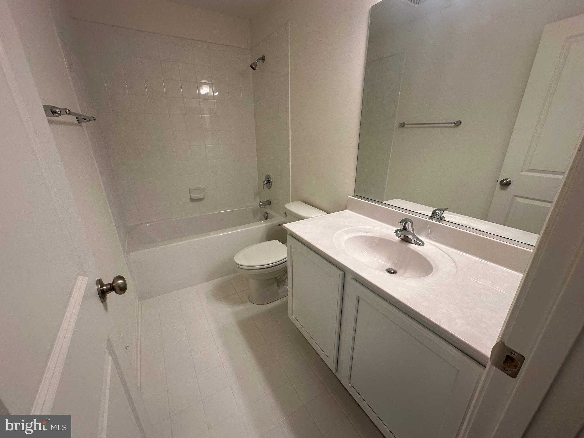 9 Bentley CT photo 37