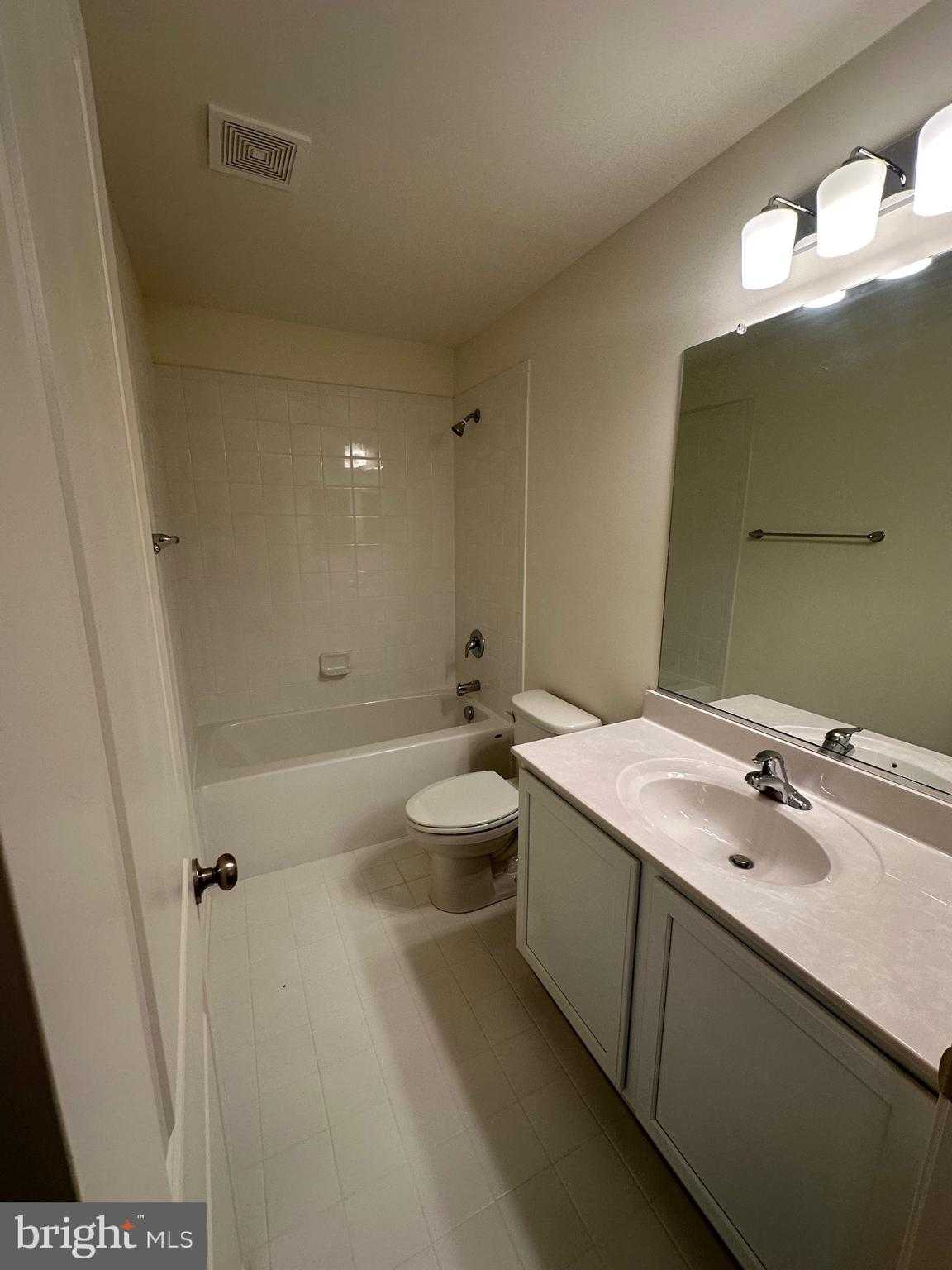 9 Bentley CT photo 38