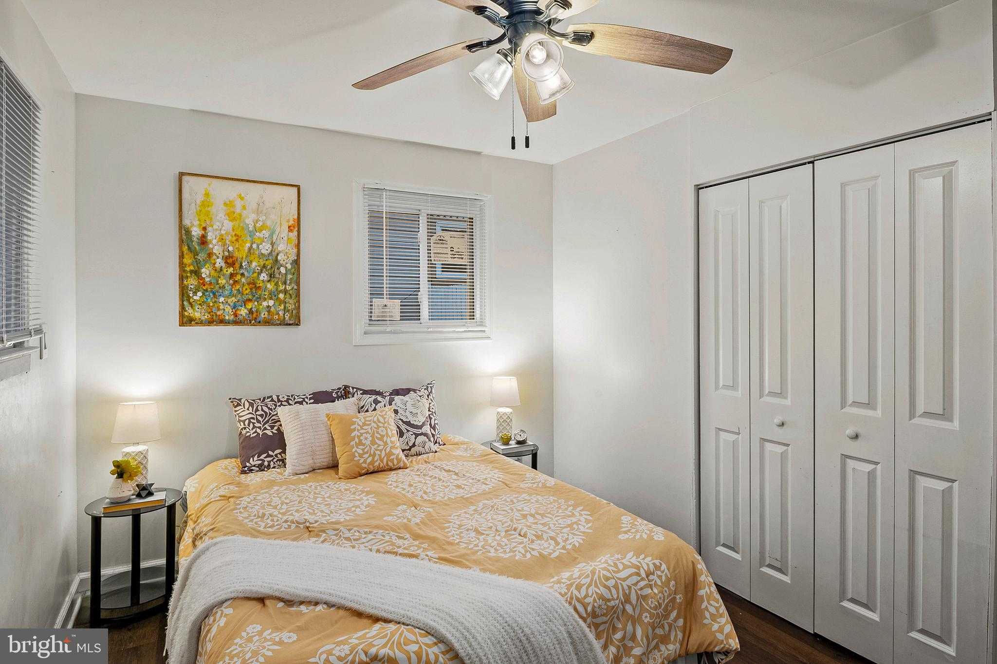 903 Montrose Ave photo 15