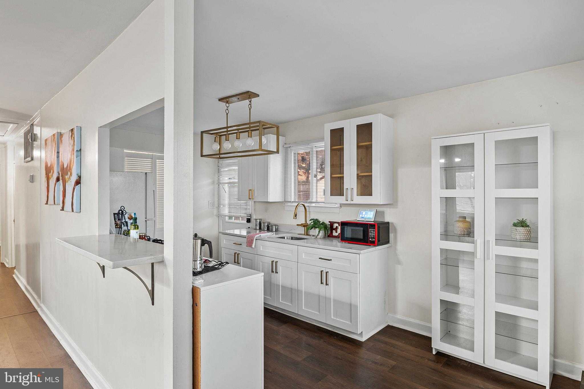 903 Montrose Ave photo 9