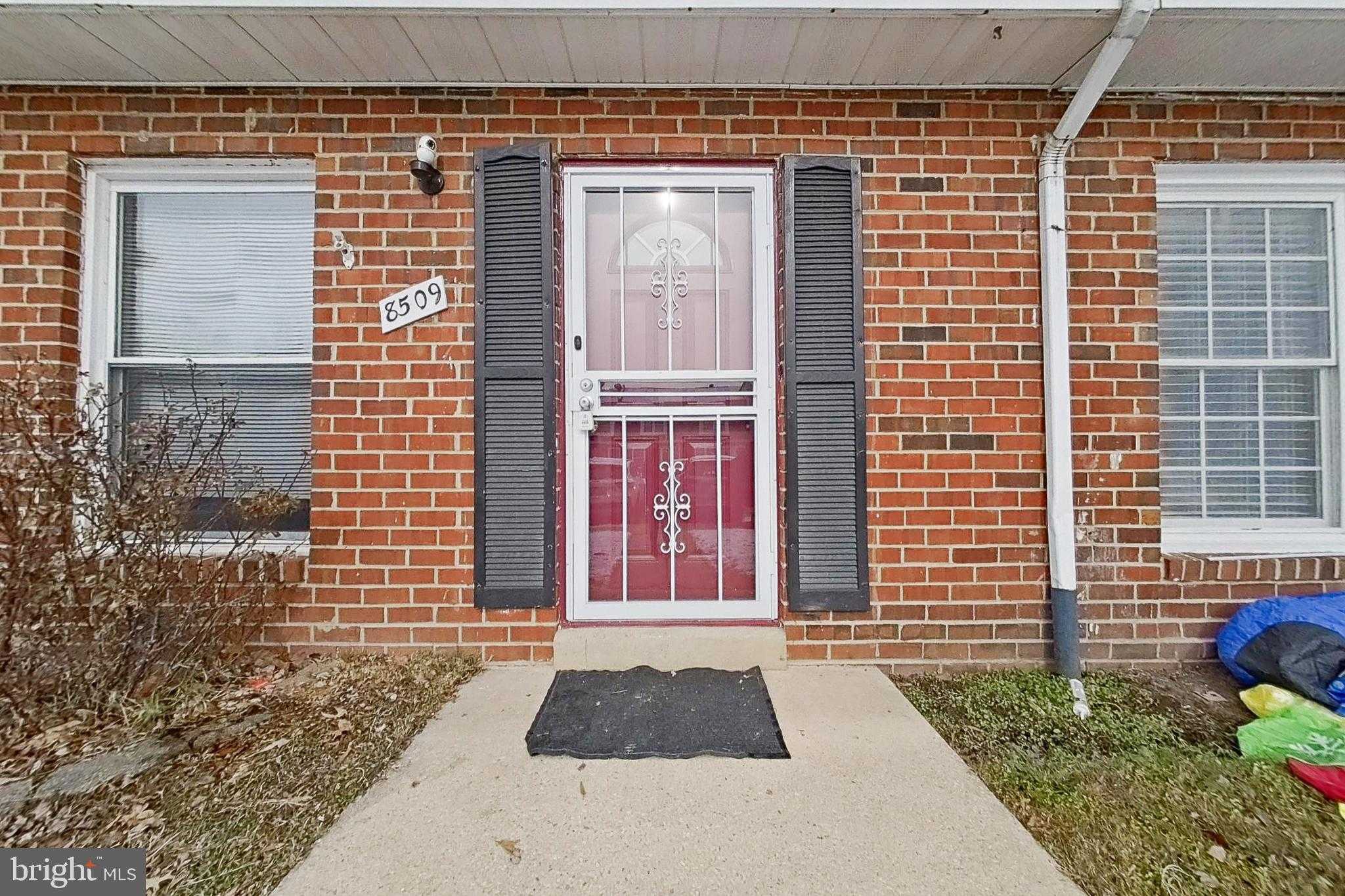 8509 Pioneer Dr photo 4