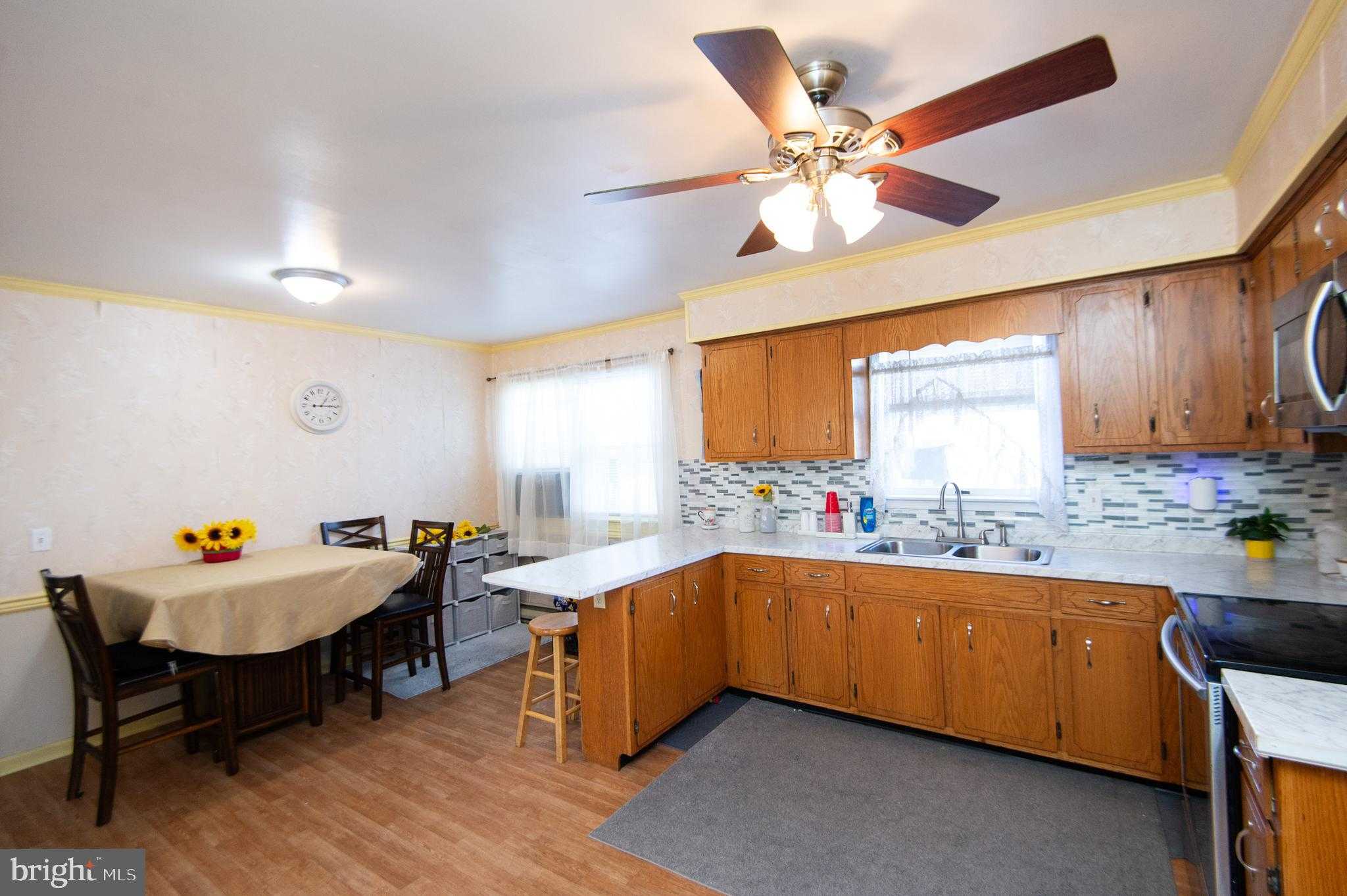 807 Bayly Rd photo 4