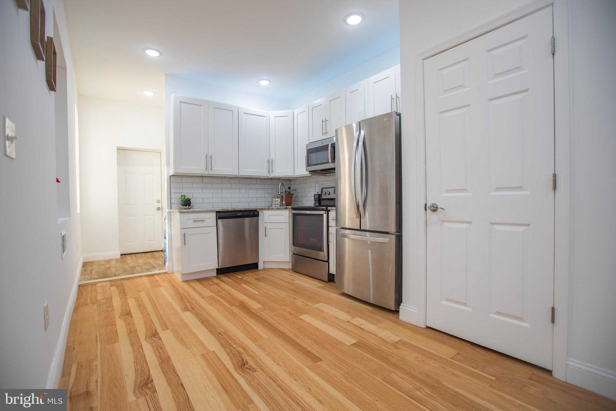 1424 S Vogdes St photo 12