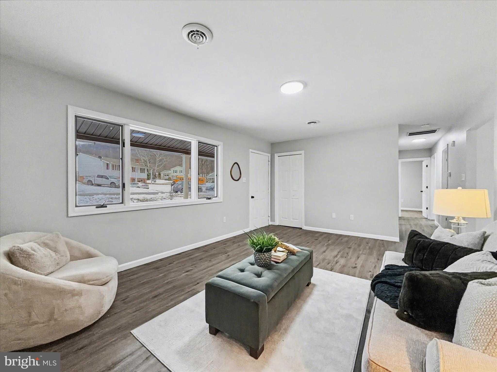 207 Steves Ln photo 4