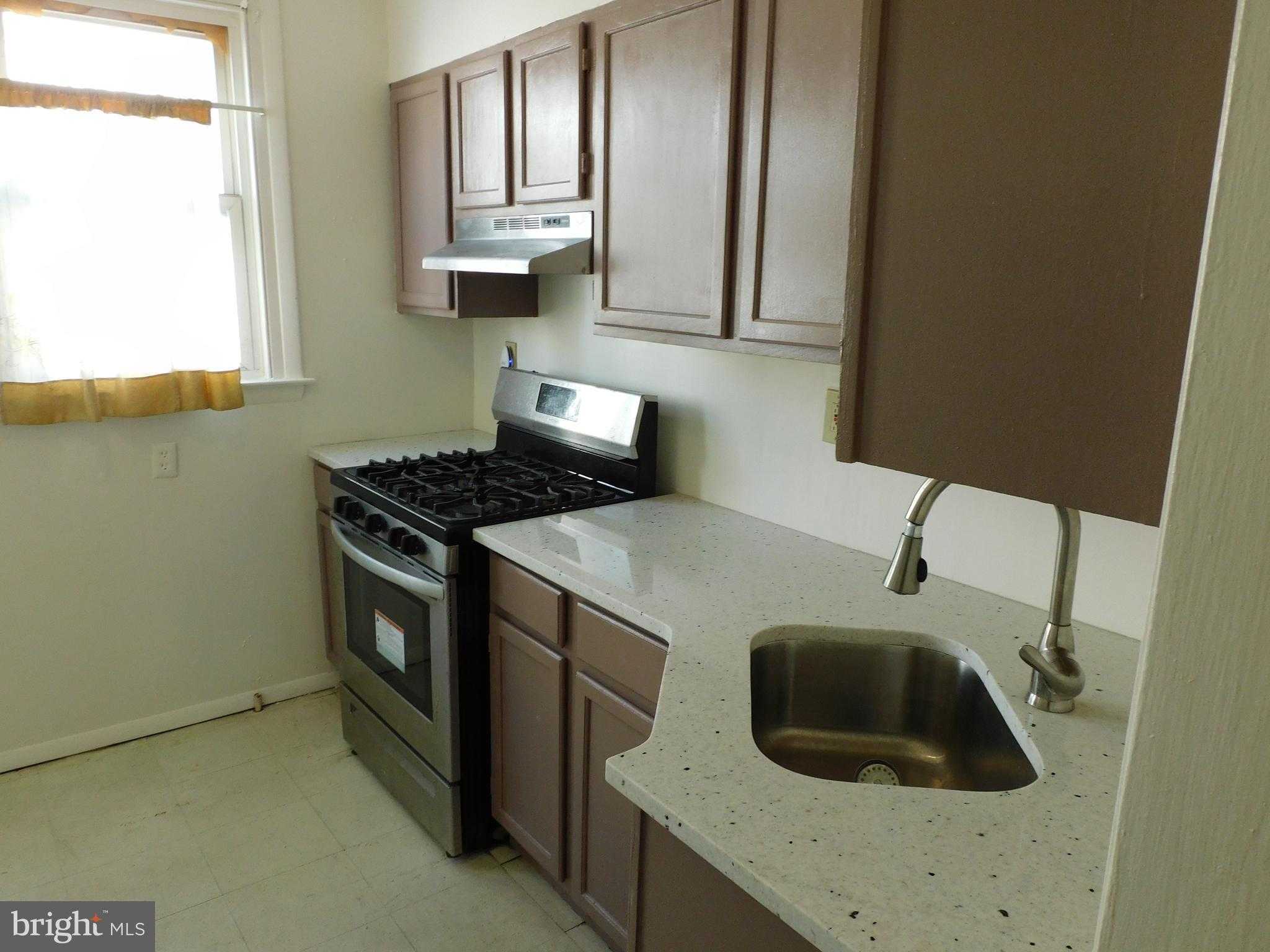 573 E Carver St photo 10