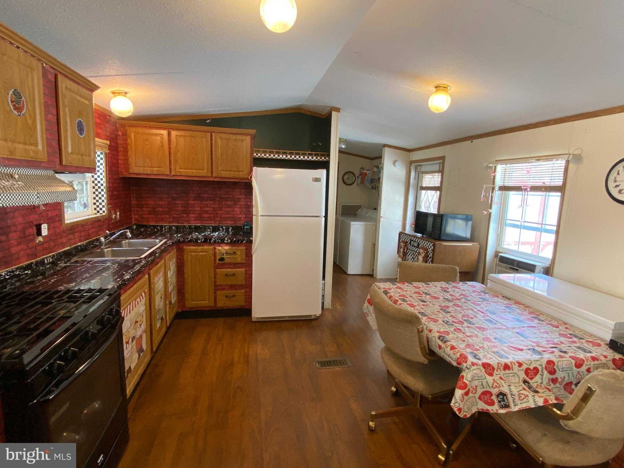 57 Ridgedale Ave photo 3