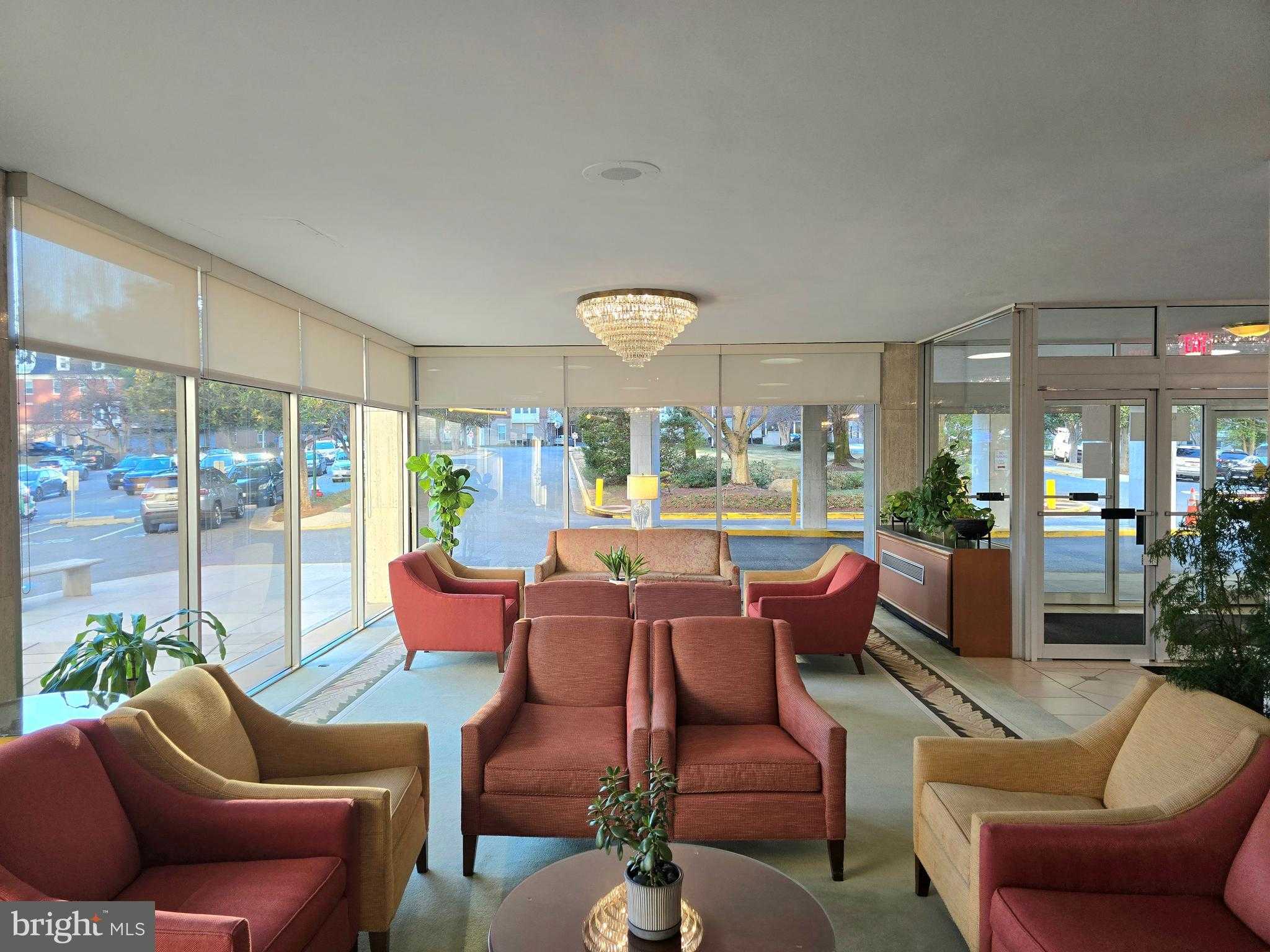 10201 Grosvenor Pl Apt 527 photo 5