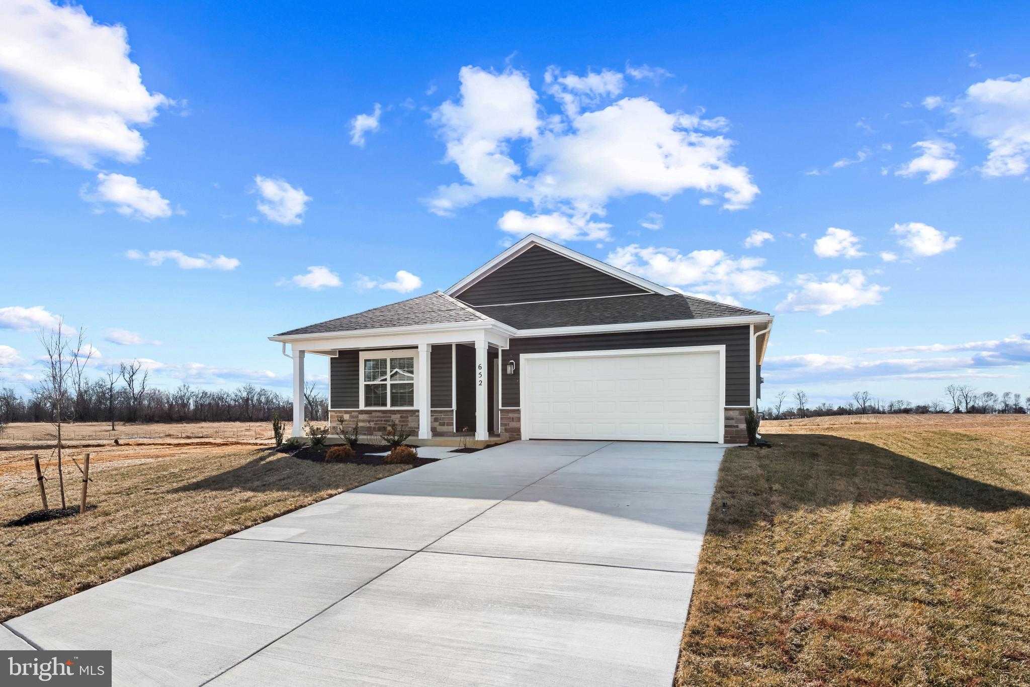 645 Armstrong Ave photo 2