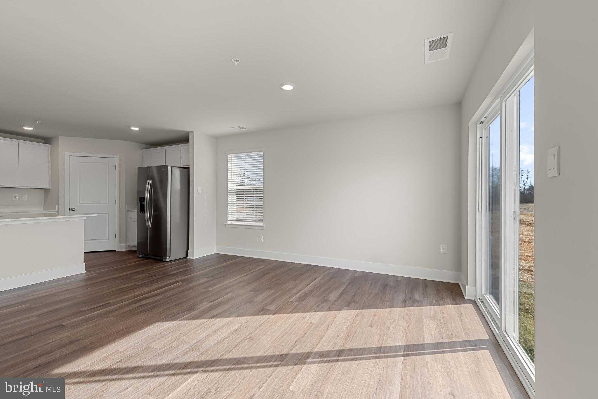 645 Armstrong Ave photo 21