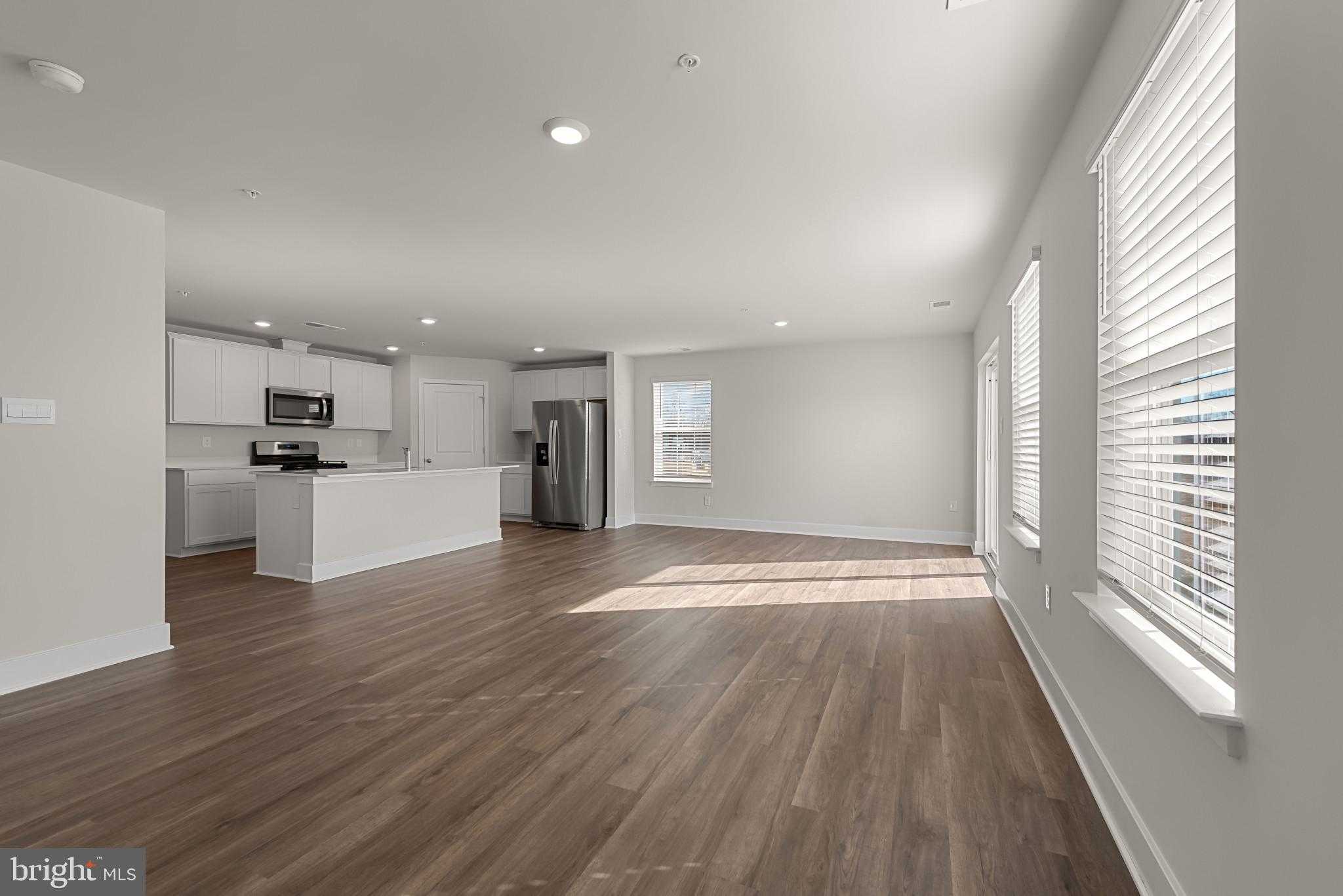 645 Armstrong Ave photo 24