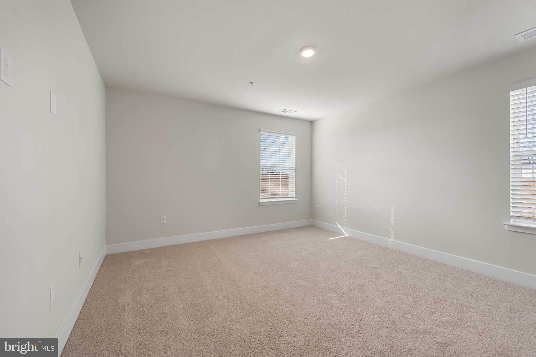 645 Armstrong Ave photo 26