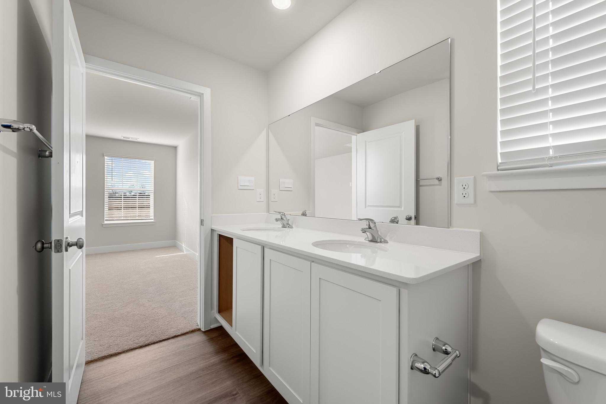 645 Armstrong Ave photo 32