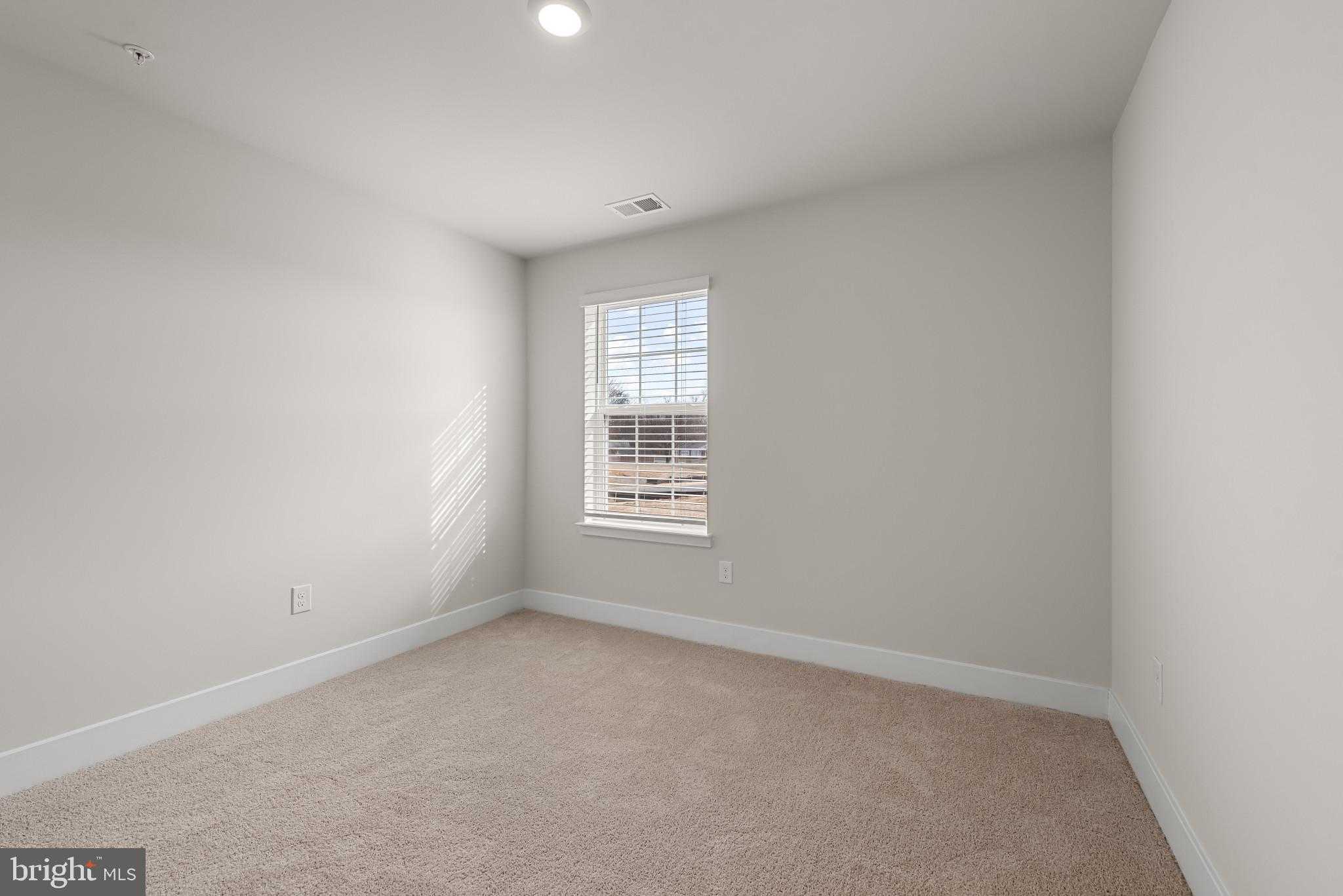 645 Armstrong Ave photo 9