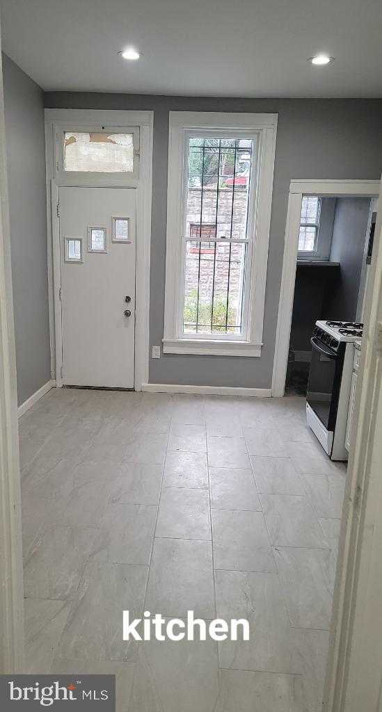 1534 Poplar Grove St photo 3