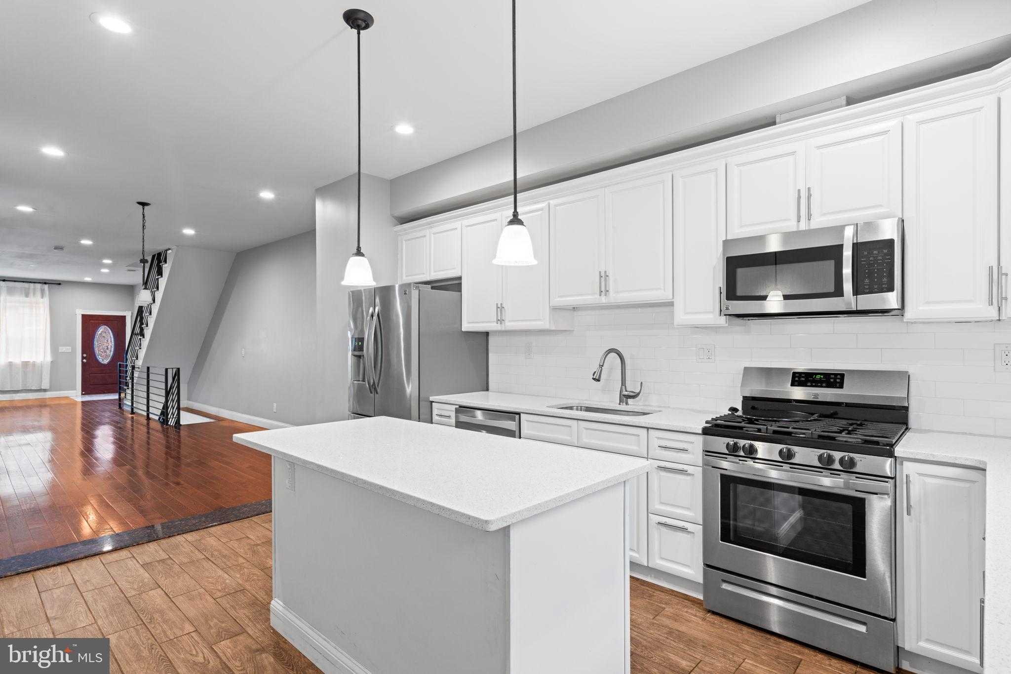 1926 Moore St photo 11