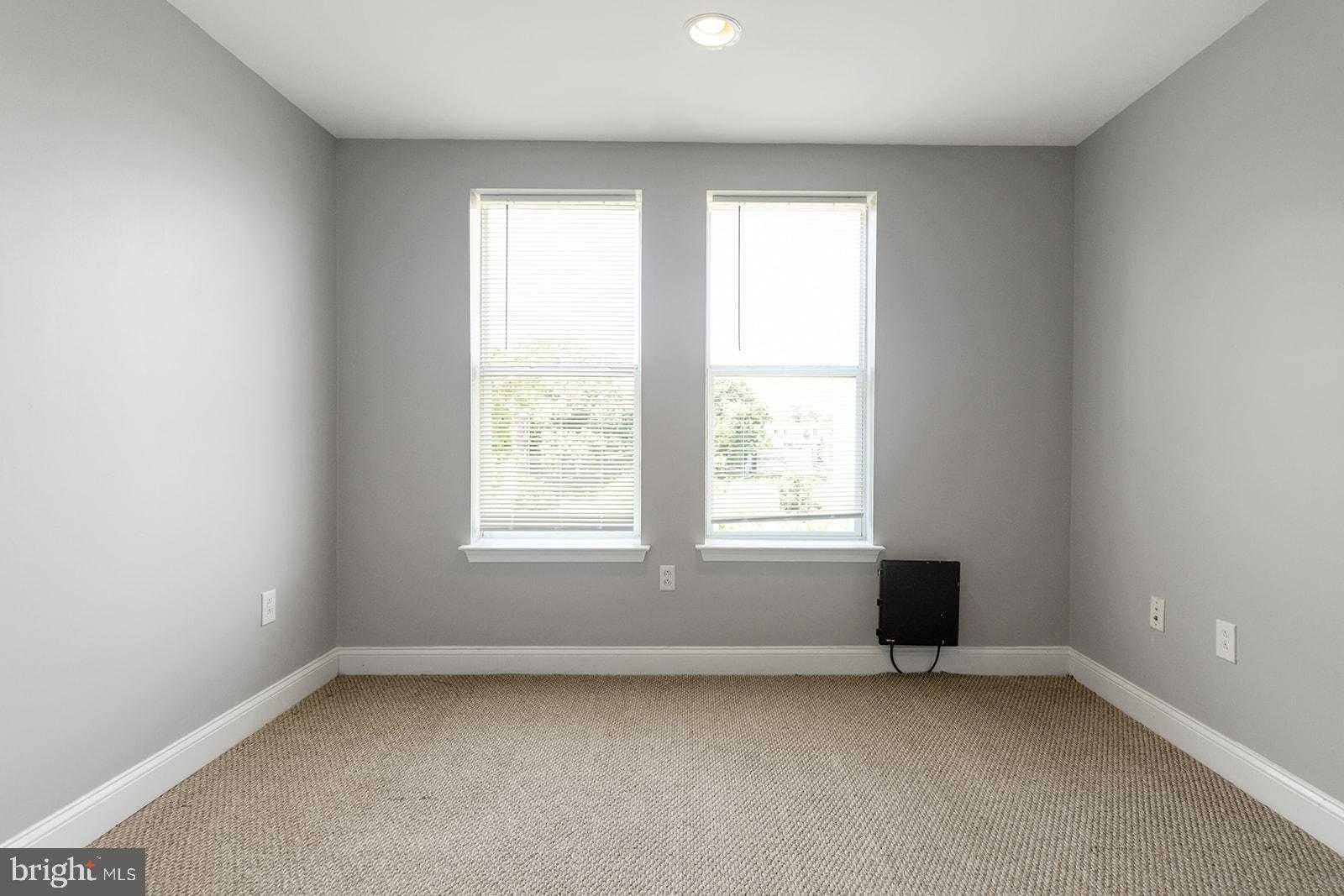 1940 N Gratz St photo 51