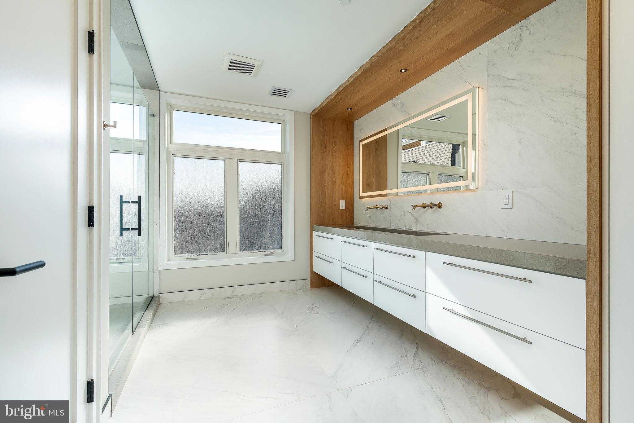 250 Gates St photo 51