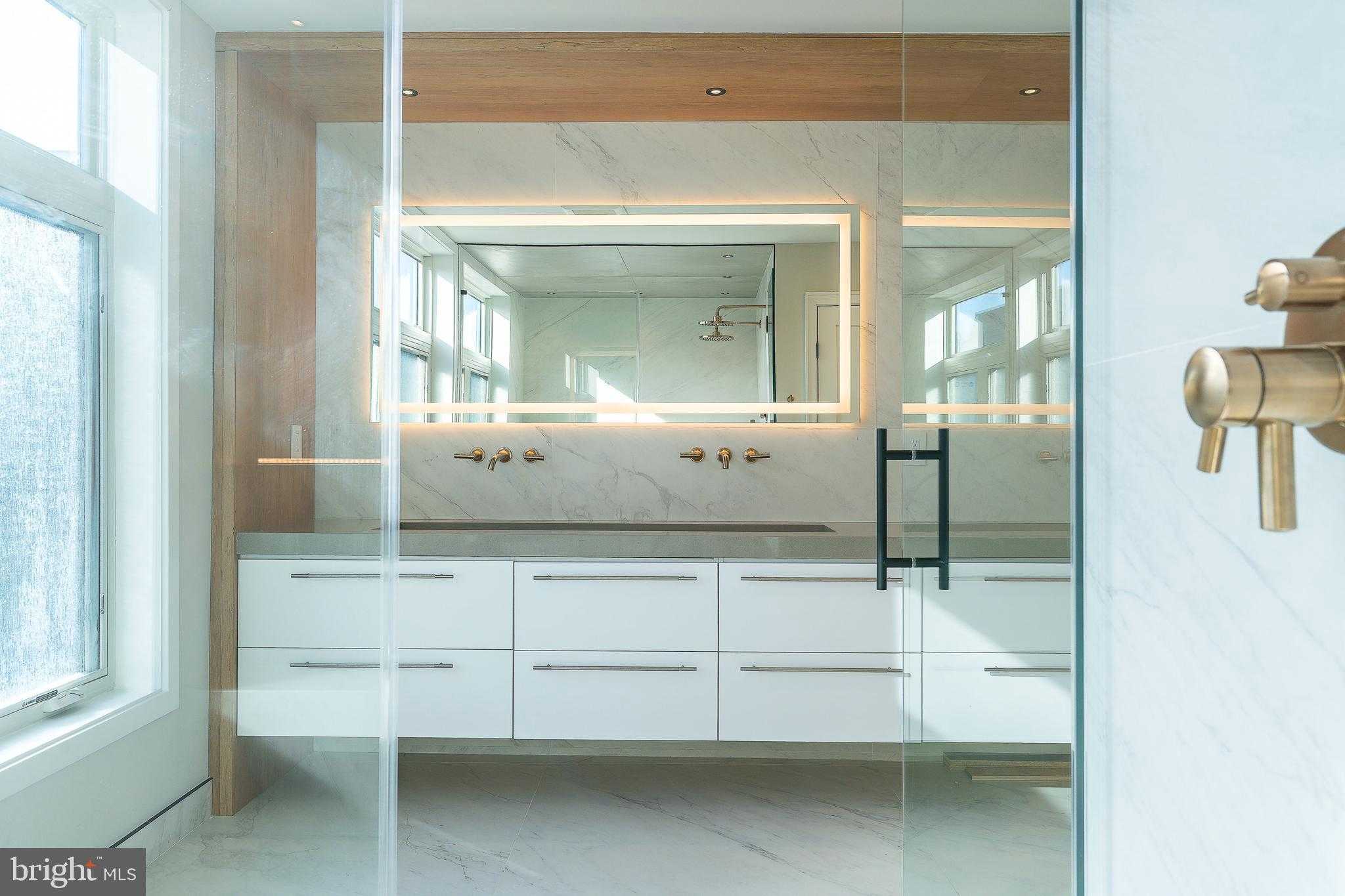 250 Gates St photo 57