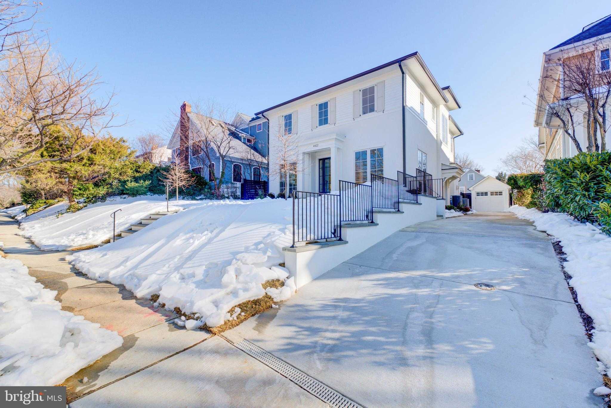 4422 Walsh St photo 2