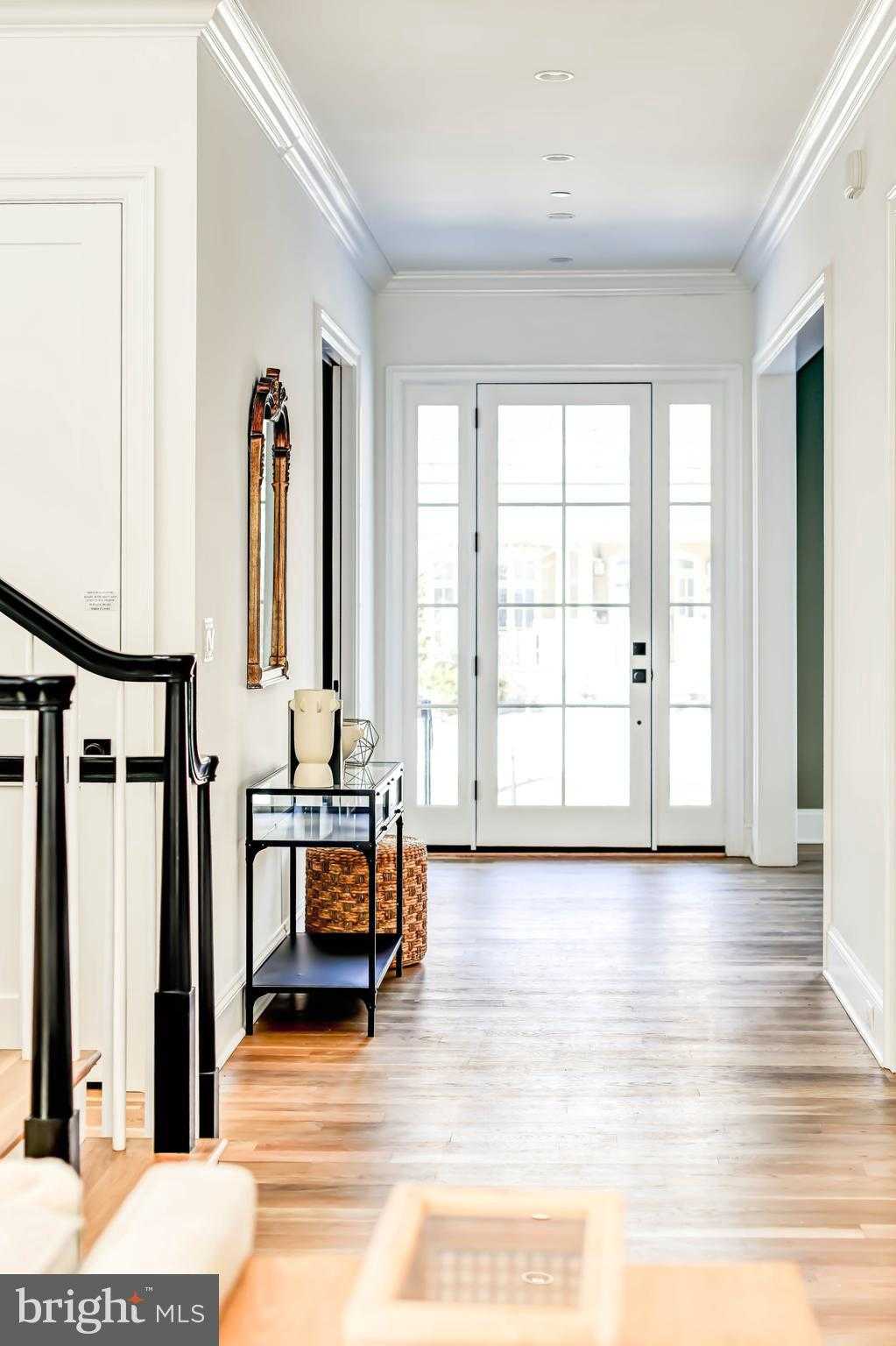 4422 Walsh St photo 3