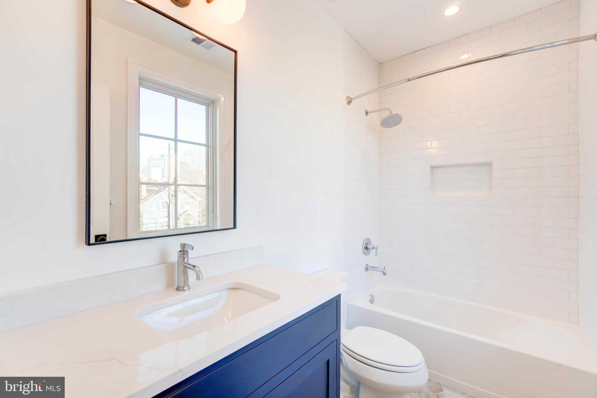 4422 Walsh St photo 65