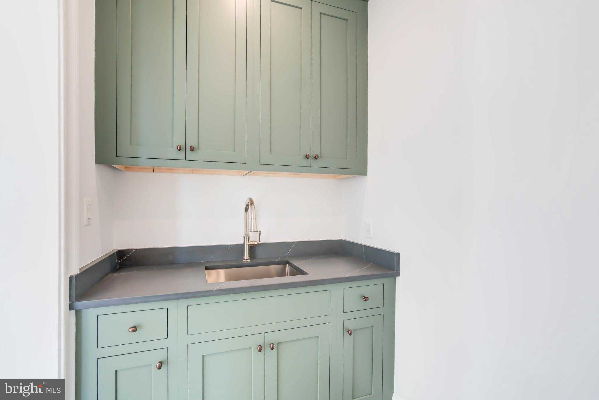 4422 Walsh St photo 68