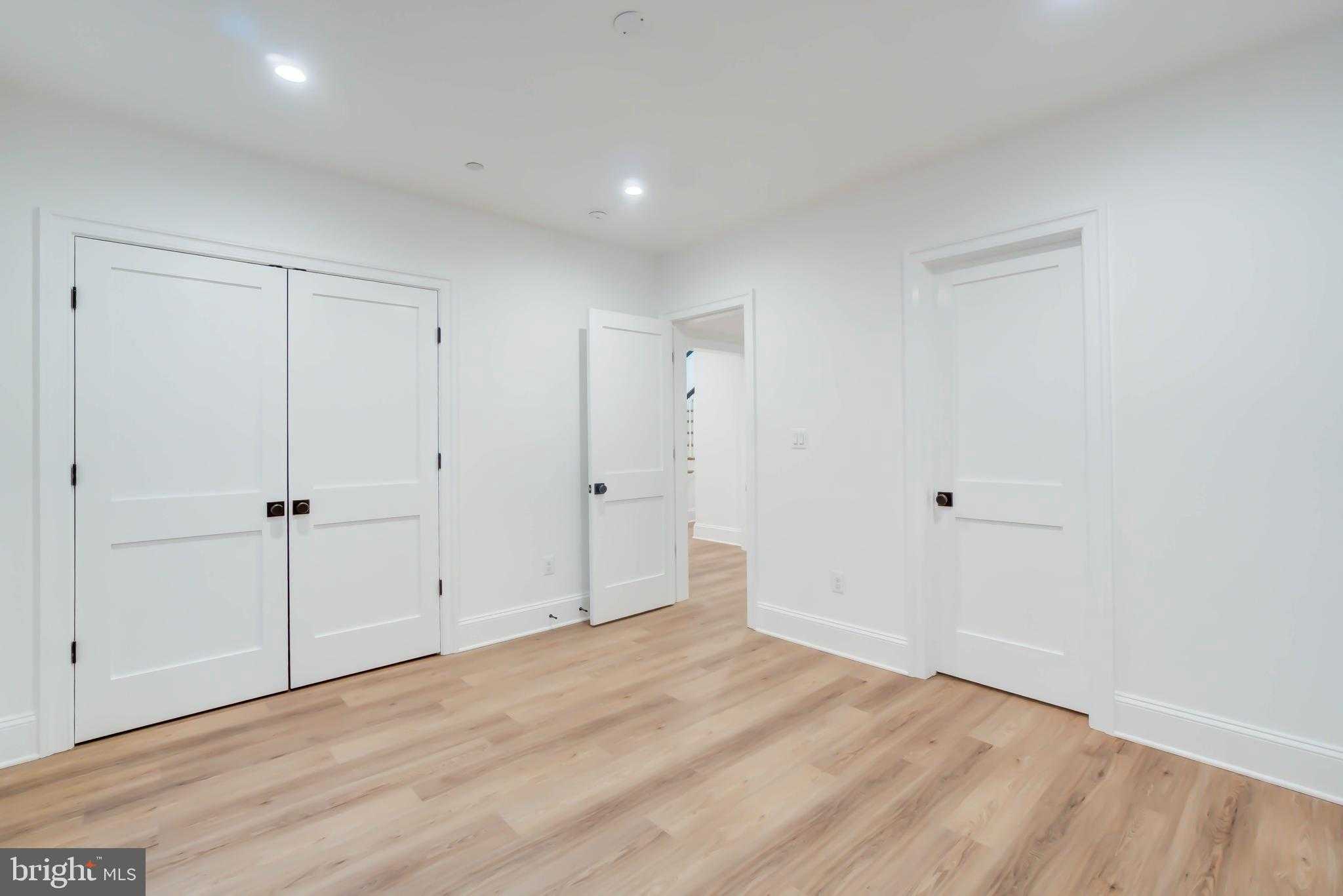 4422 Walsh St photo 79