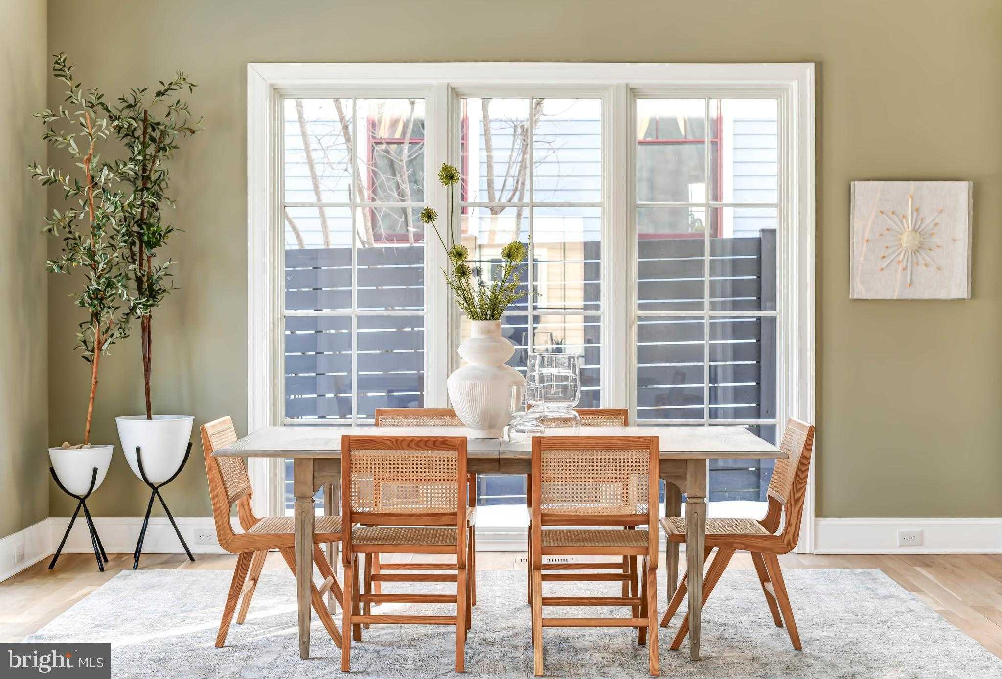 4422 Walsh St photo 8